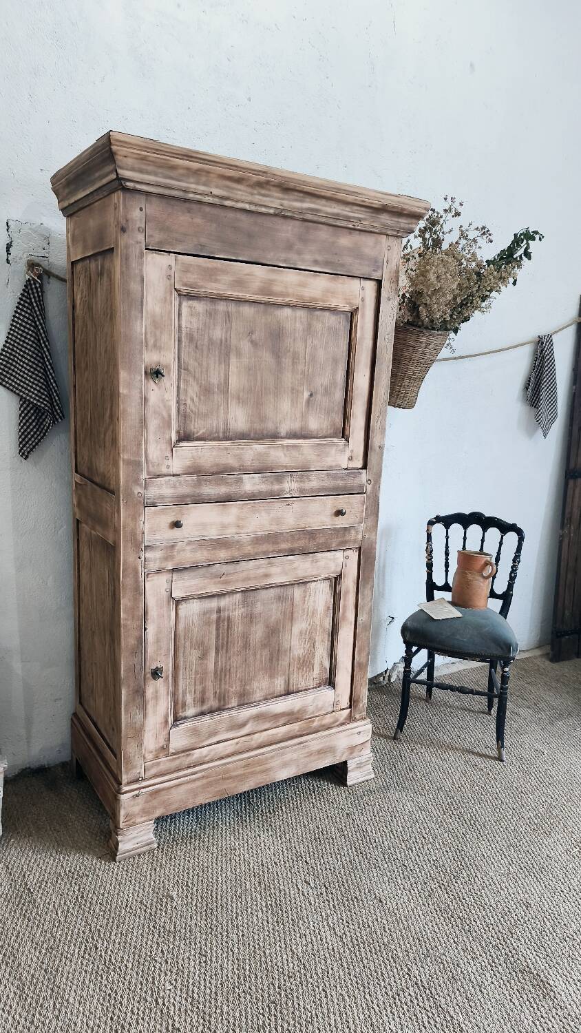 Wardrobe / standing man