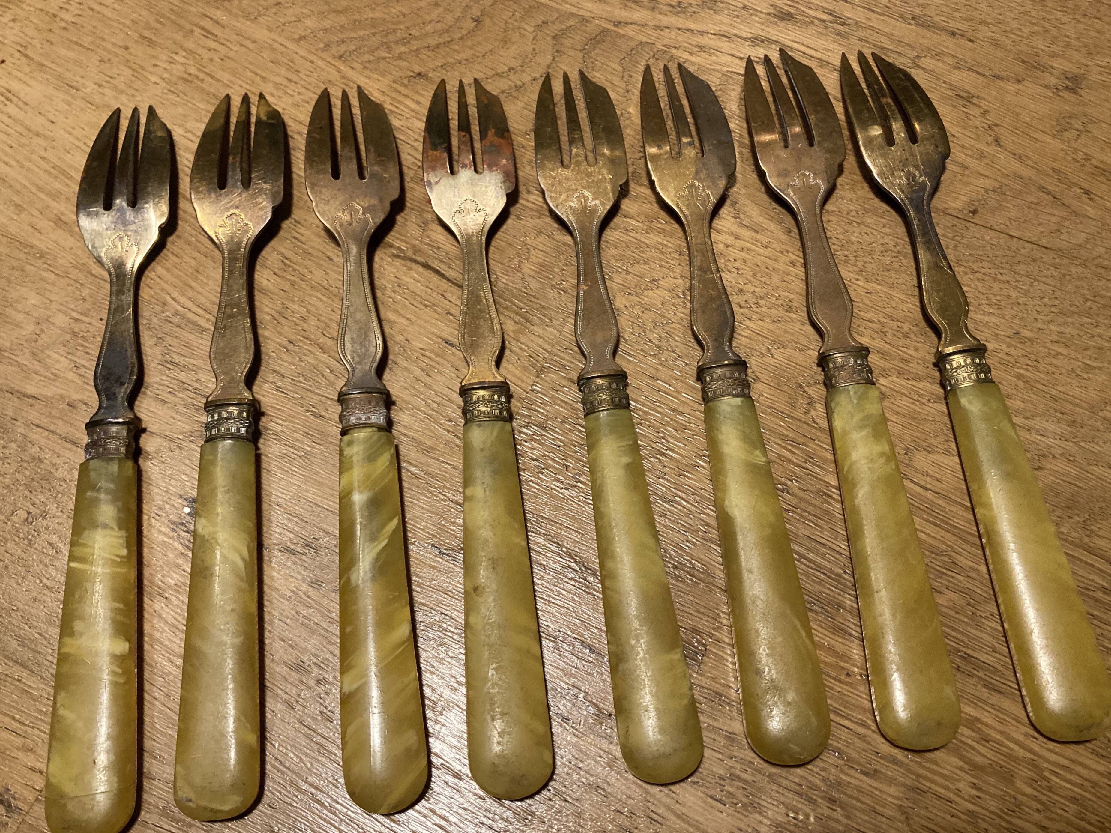 8 dessert forks