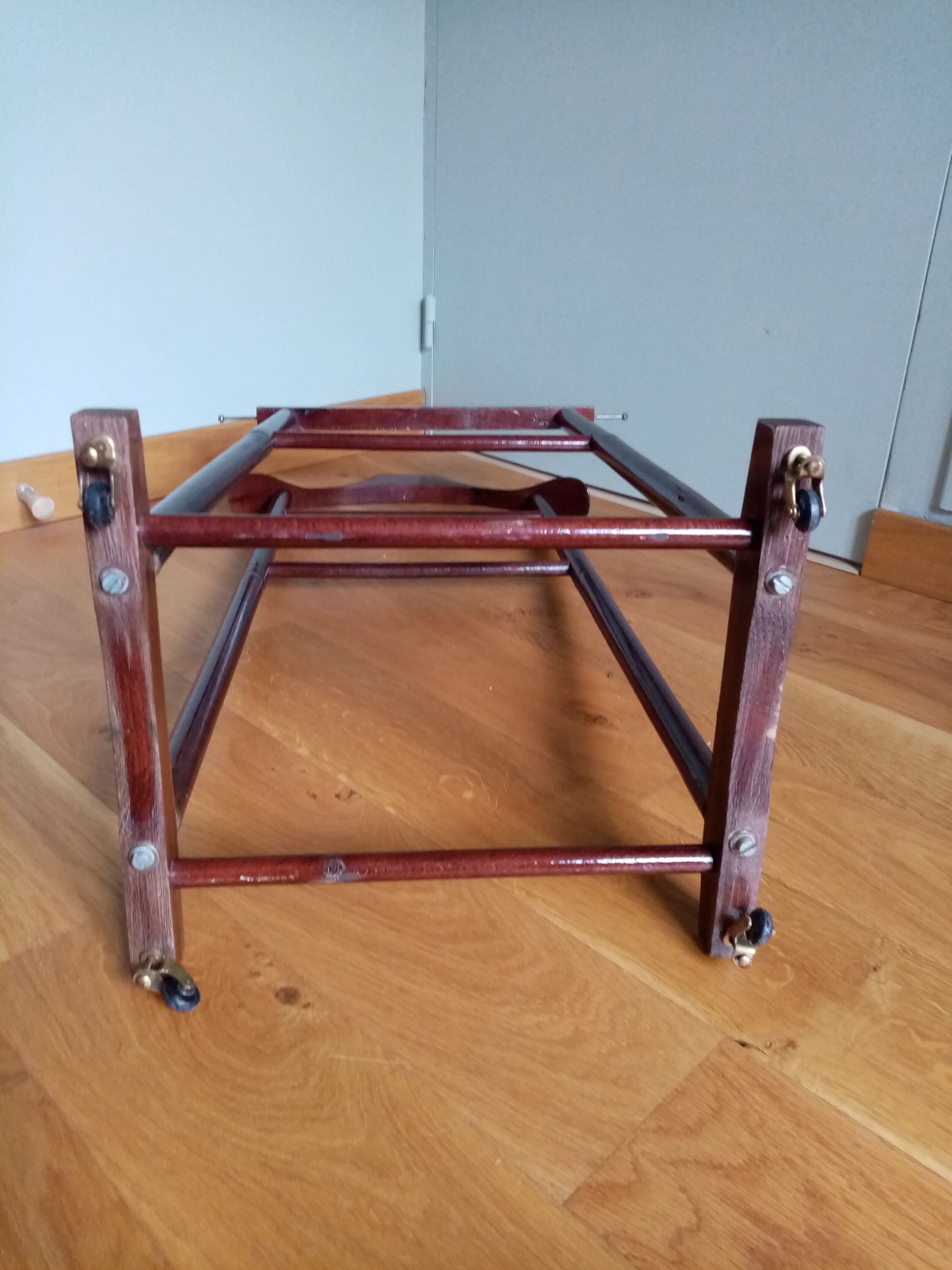 Double-wearing wooden valet for clothing