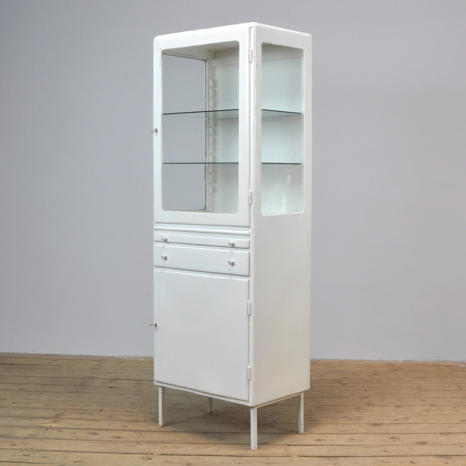 Cabinet médical en bois années 1950