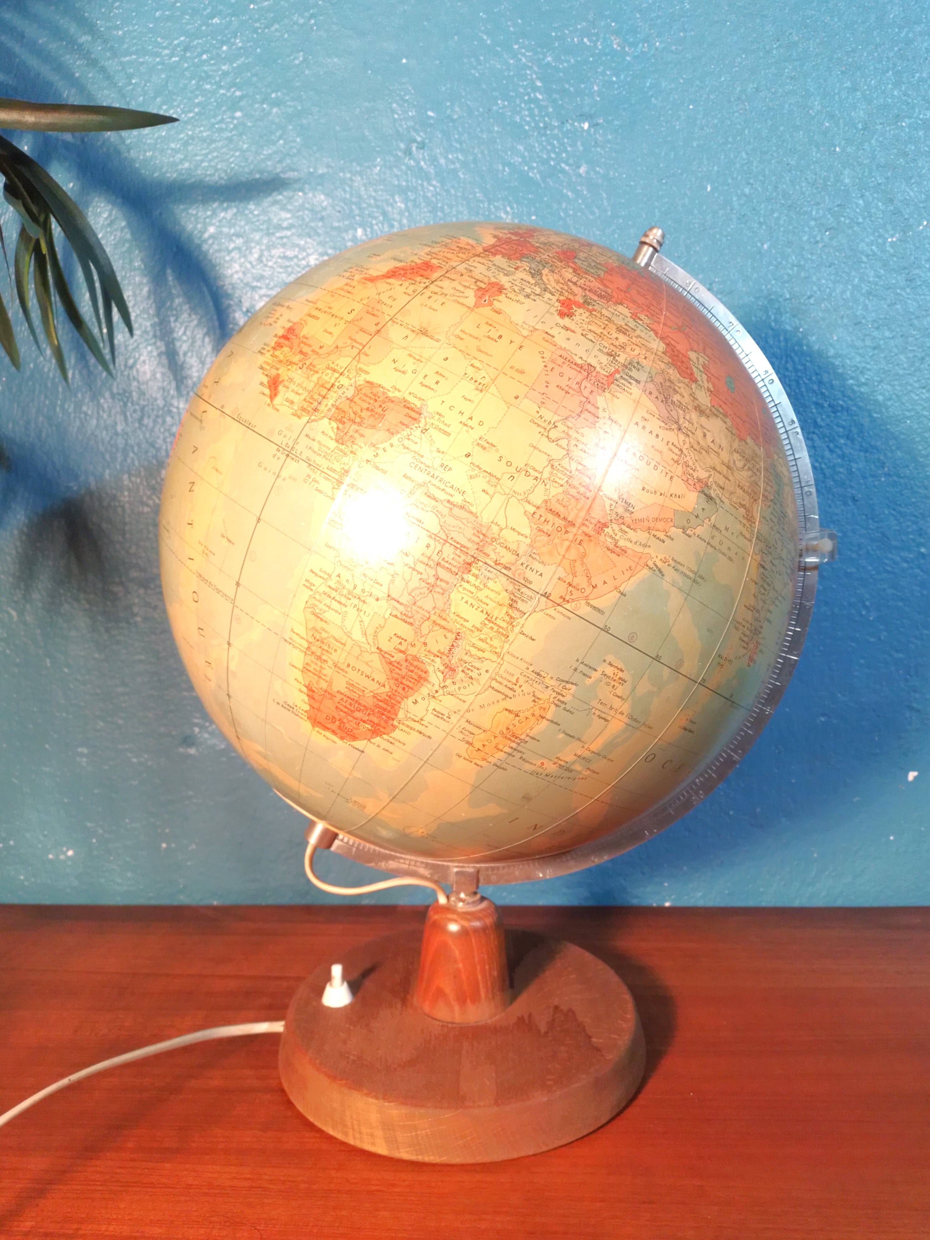 Terrestrial globe RDA 1970s