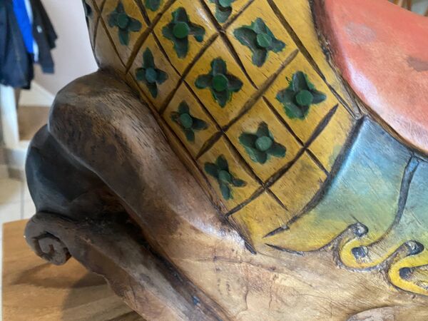 Cheval à bascule ancien en bois sculpté fait main
