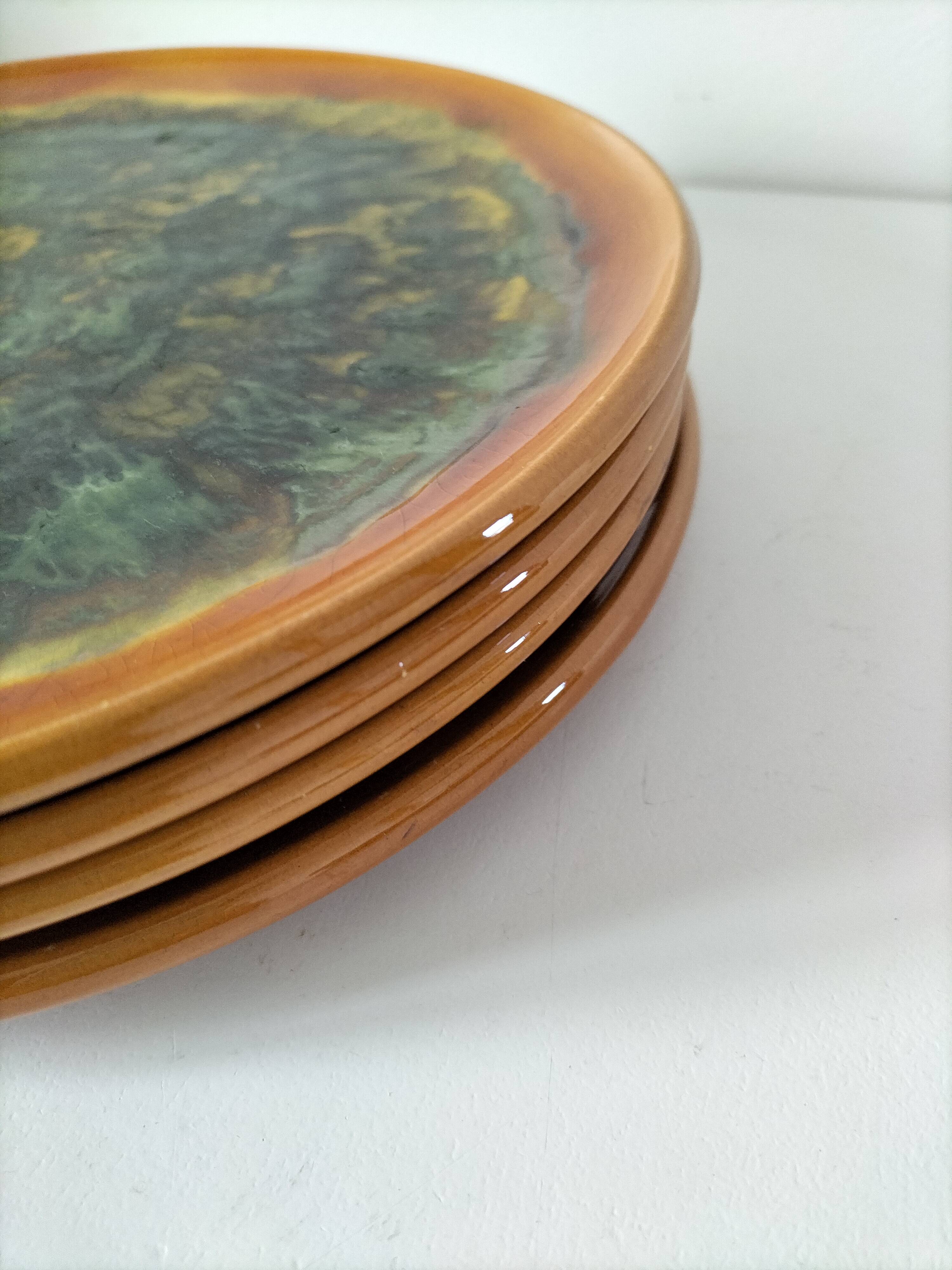 Set of 4 flamed enamel plates in green and amber from the 60s-70s.