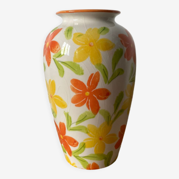 Vase blanc fleuri