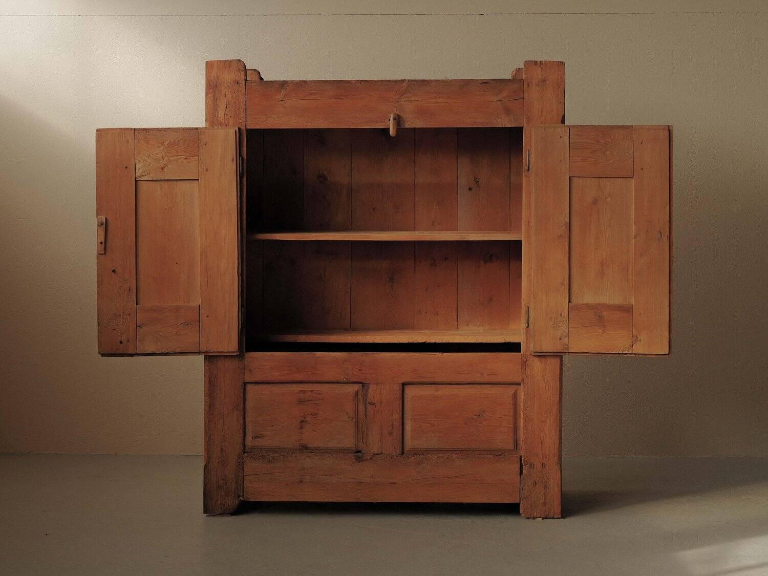 Art-Popular furniture in pine and larch, Lozère, 19th century