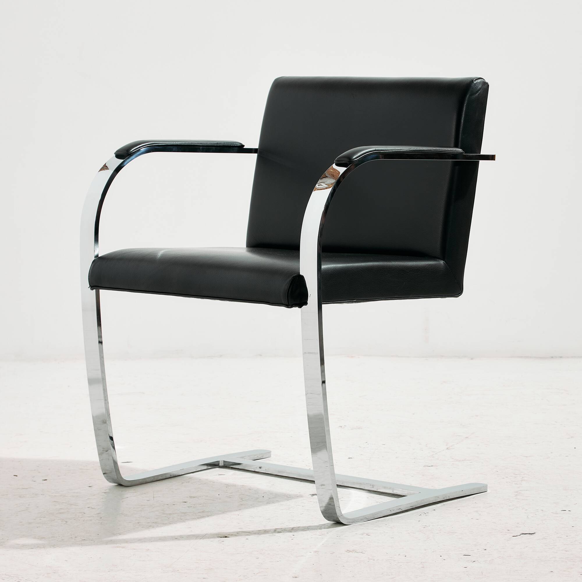 Brno armchair by Alivar