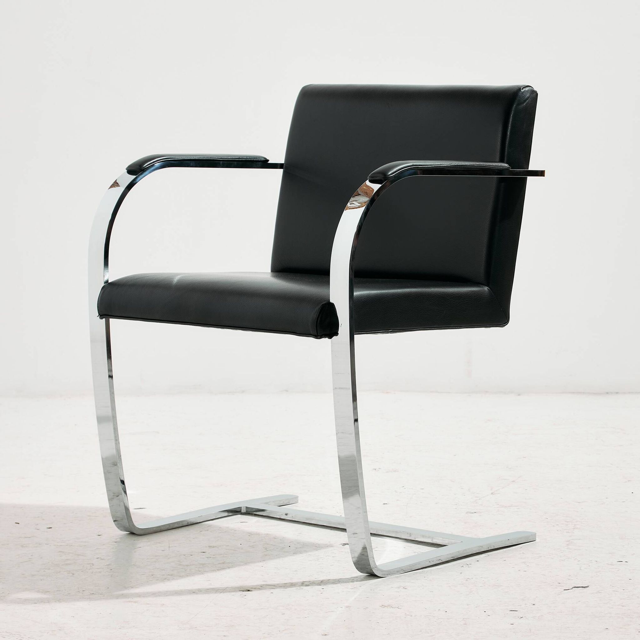Fauteuil Brno par Alivar