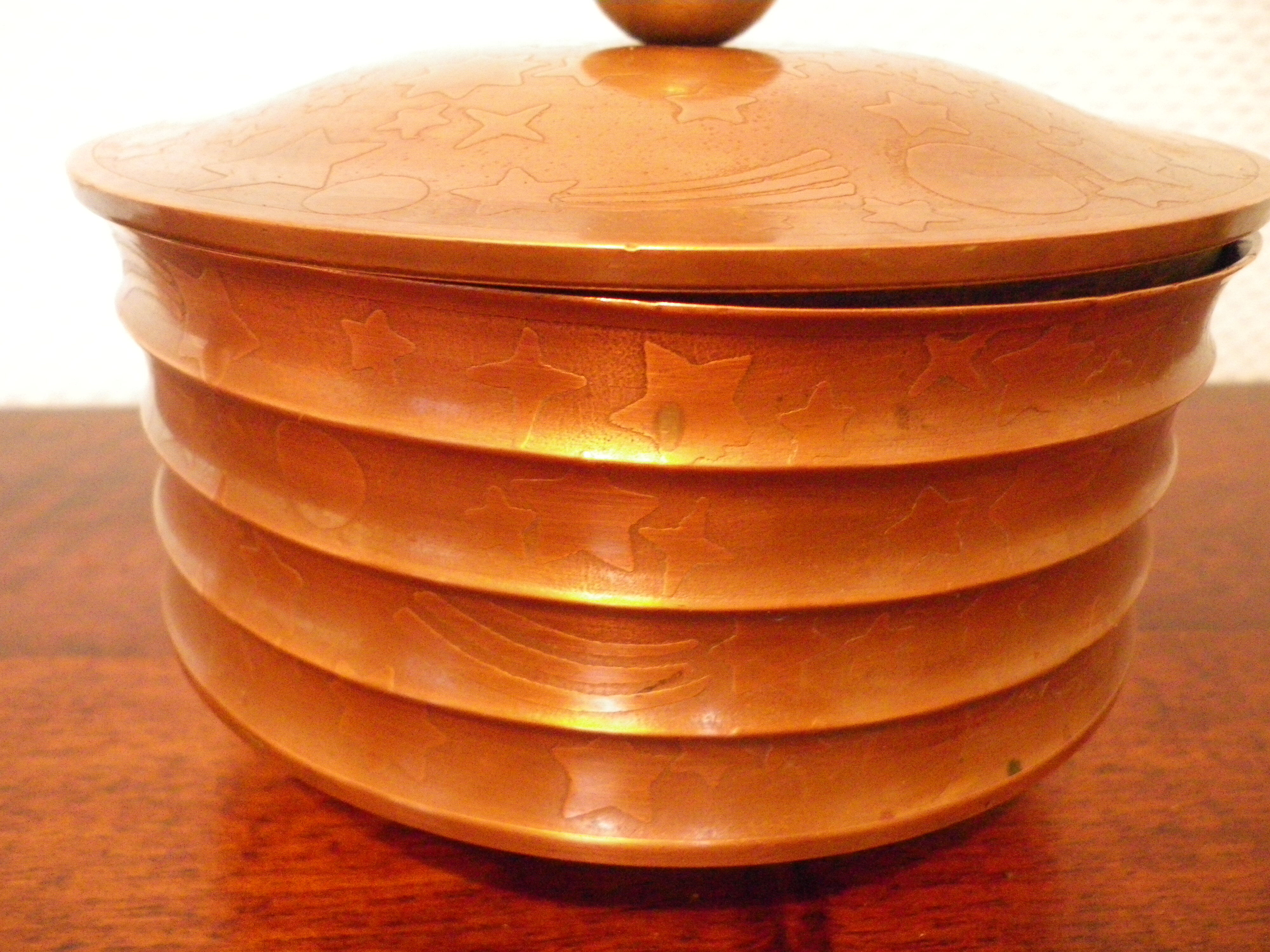 Empty pocket with its copper and metal incubator