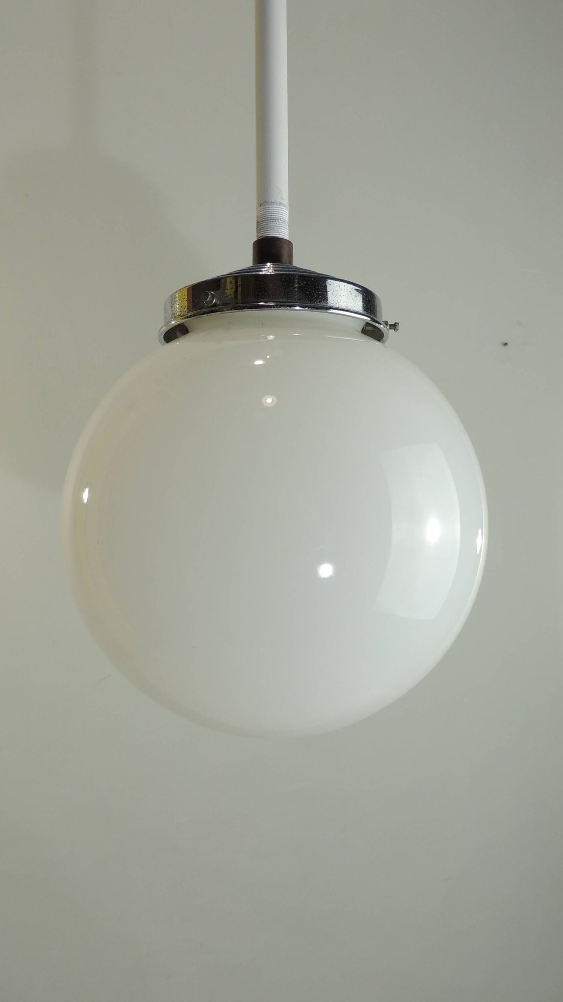 Vintage 70s pendant lamp in white opaline glass, 20 cm globe, chrome, light