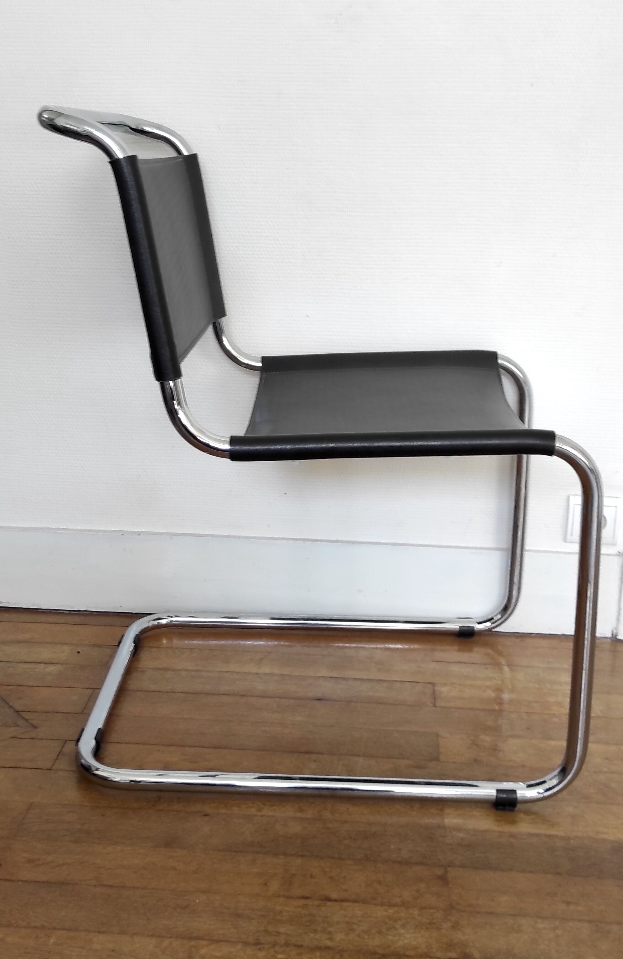 Chair design Breuer model B33 – edition of the 80s