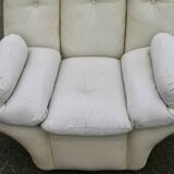 Paire de fauteuils "space age" en cuir. Couleur "crème". Circa 1970.