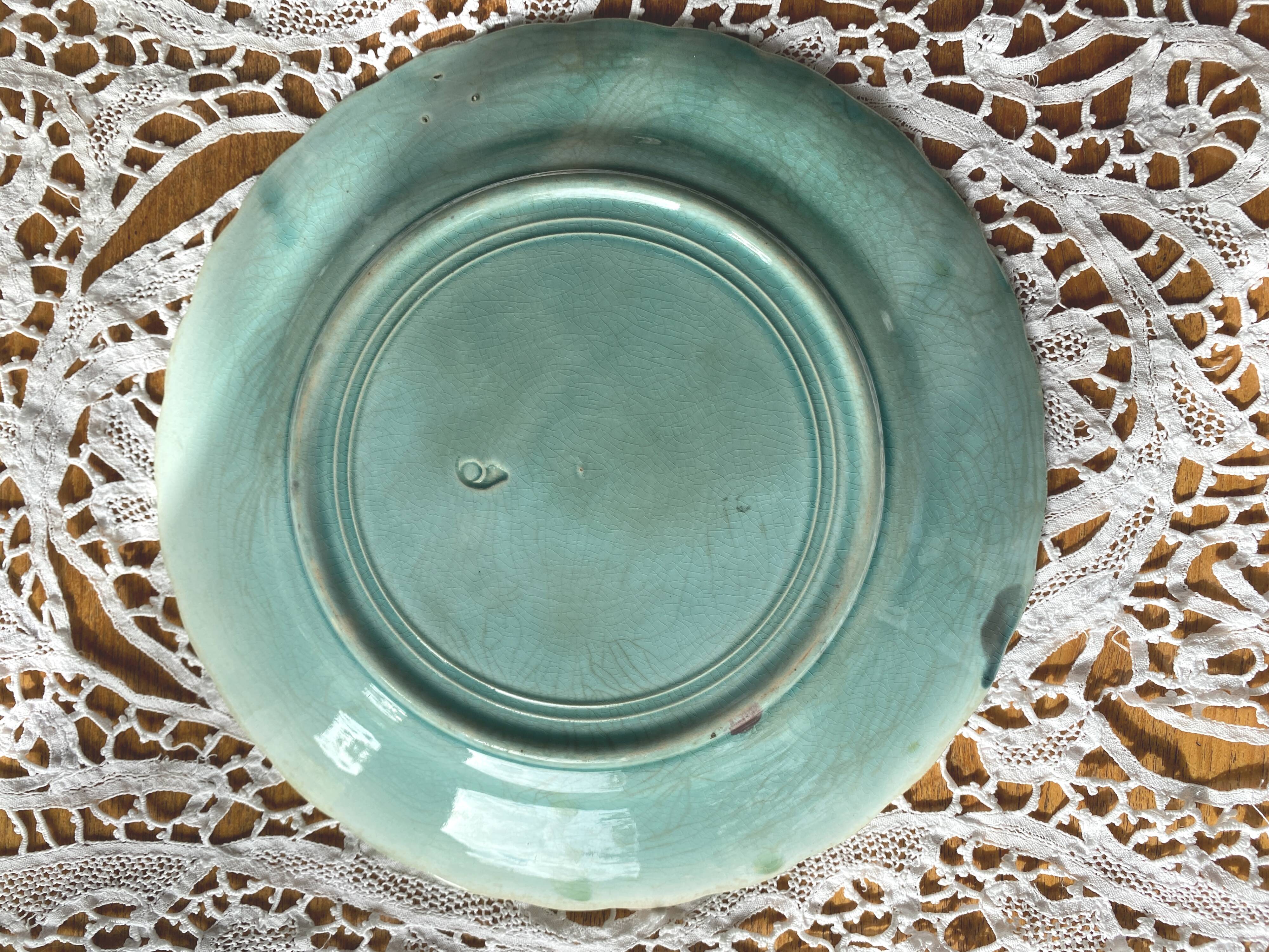 Ancienne assiette à dessert faïence Terre de Fer barbotine décor oiseaux