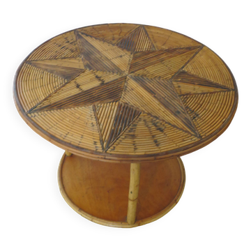 Round coffee table in bamboo, rattan, and wood with an 80s star pattern.