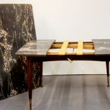 Table extensible assiettes colorées