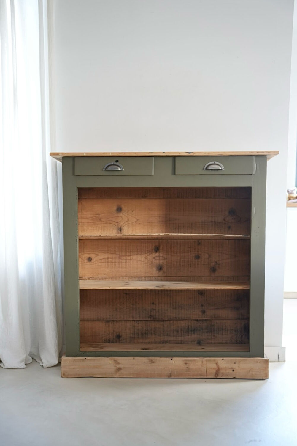 Parisian green museum buffet