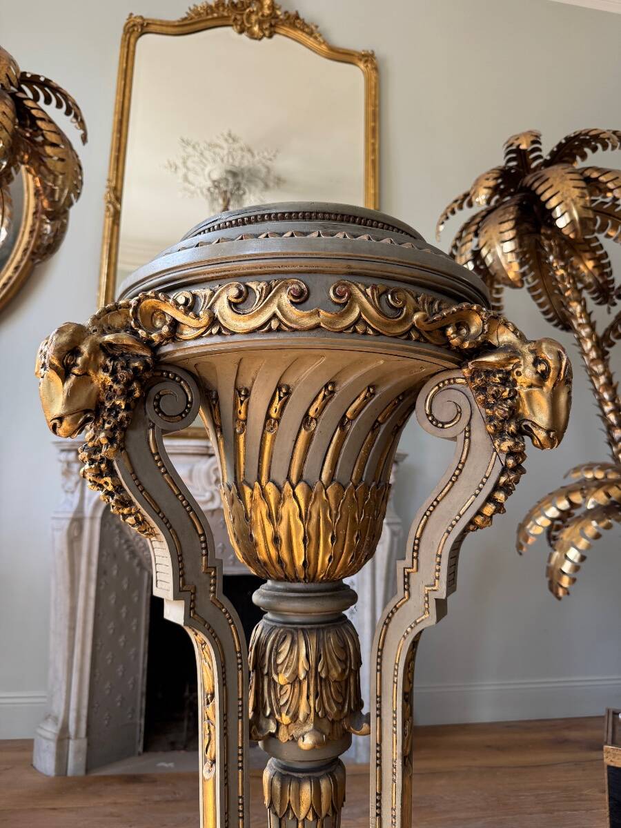 "Column 'to the goats' in Louis XVI style from the Napoleonic III period."