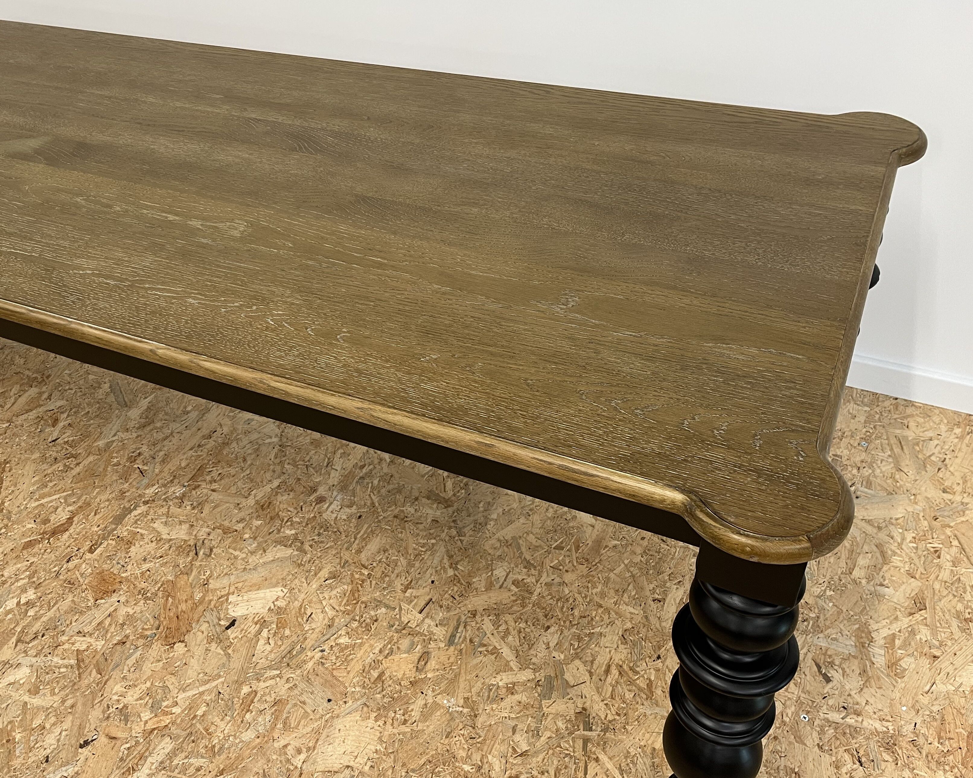 Table à manger classique en bois, pieds noirs, 12 couverts