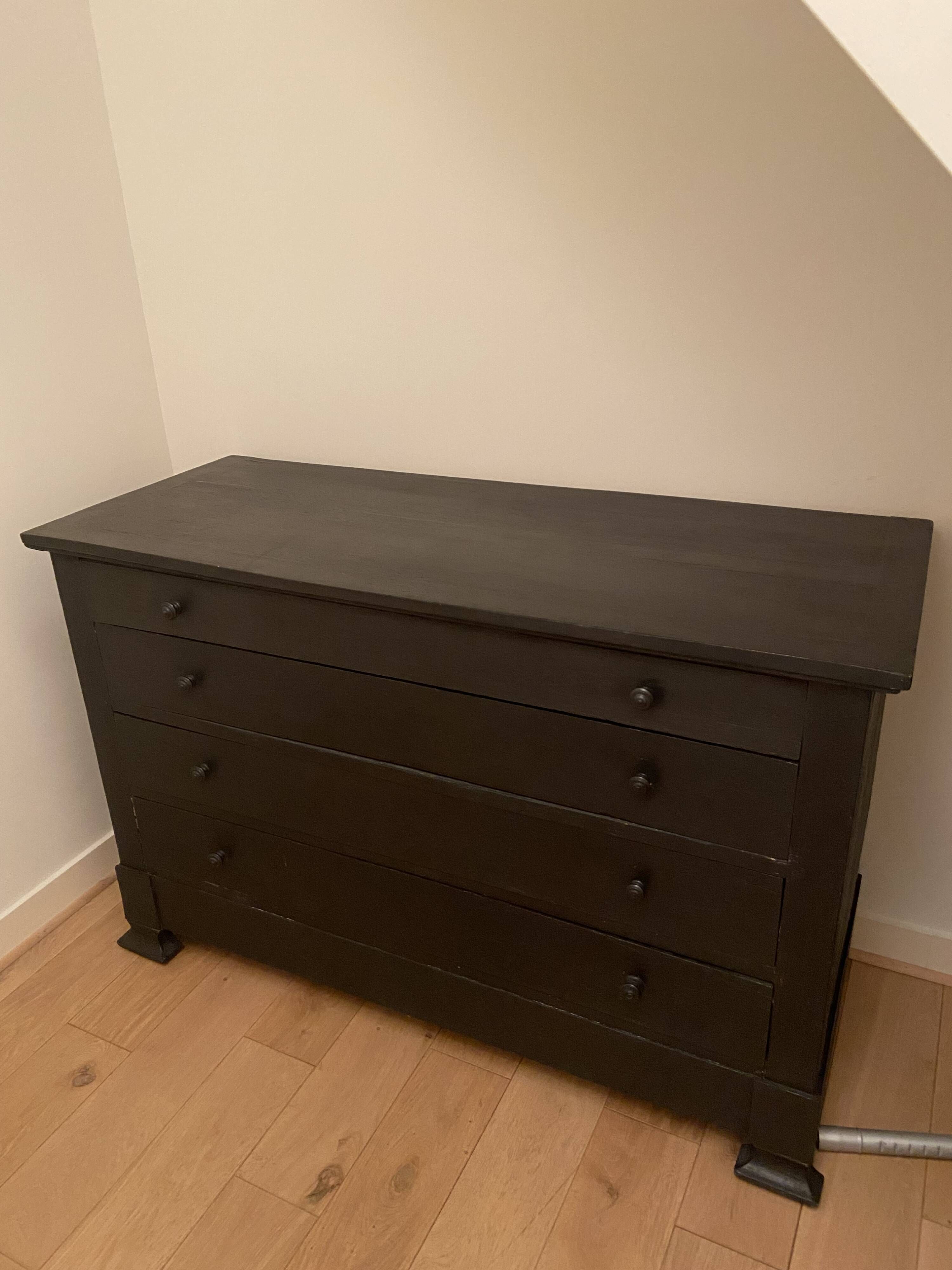 Antique chest of drawers with 4 drawers