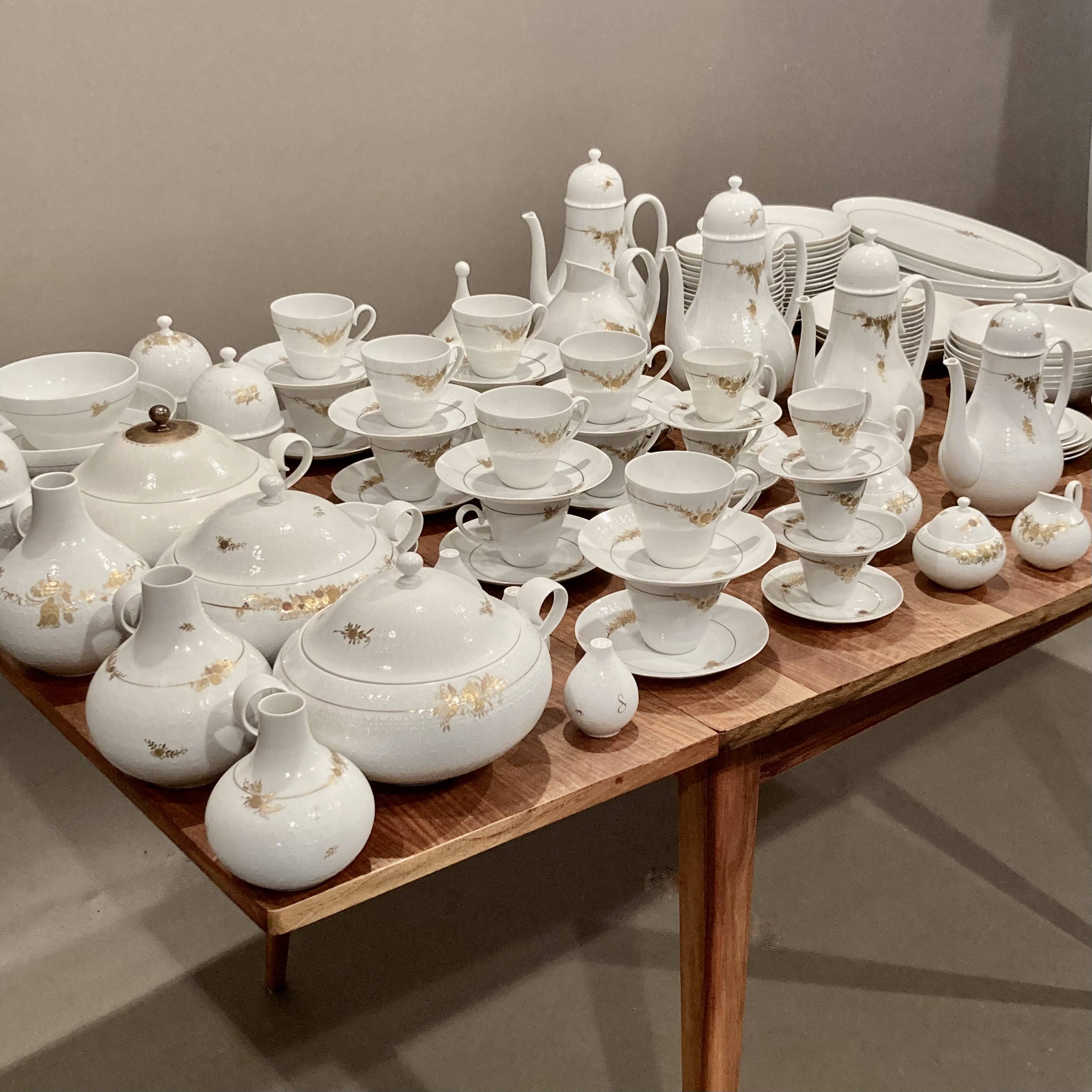 145-piece porcelain service, "bjorn winnblad" design, 1950.