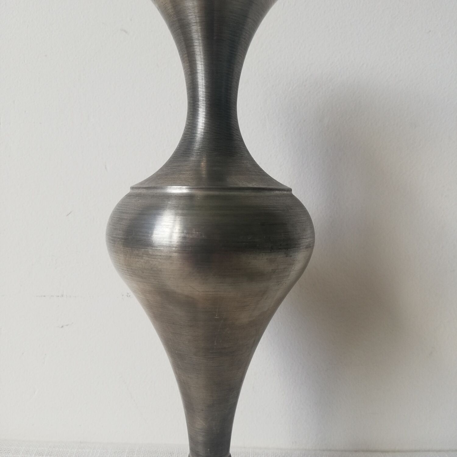 Single-stem vase in pewter