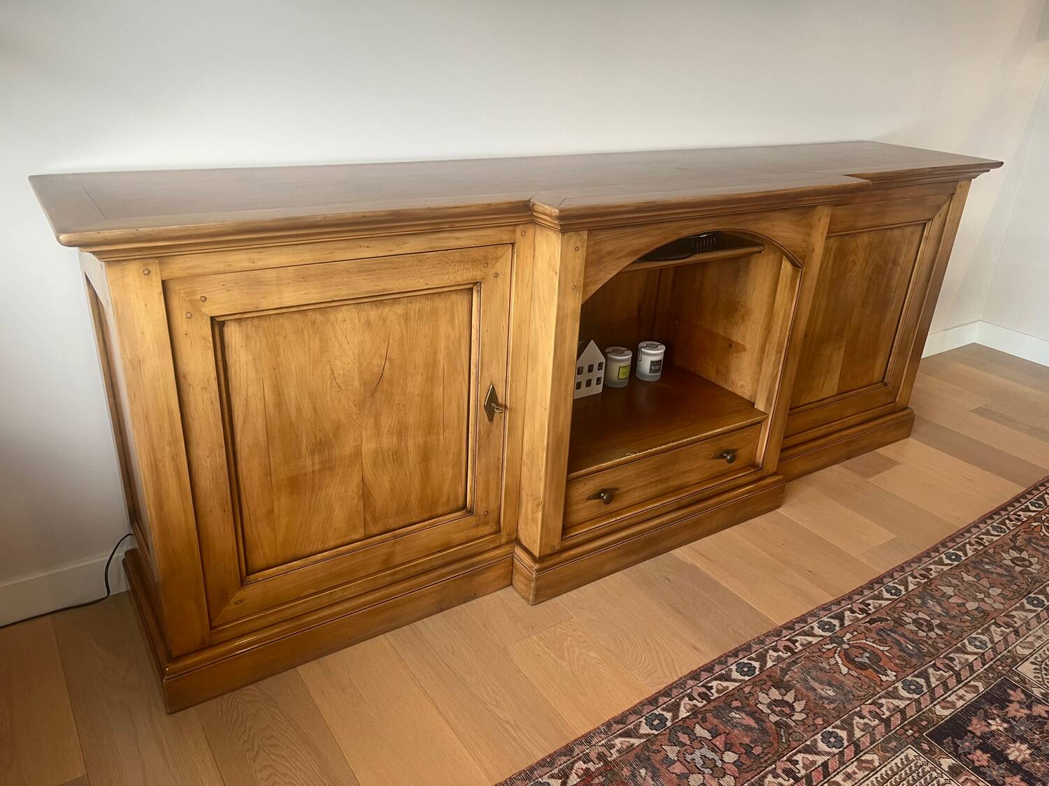 Enfilade very much, cherry wood jointed.