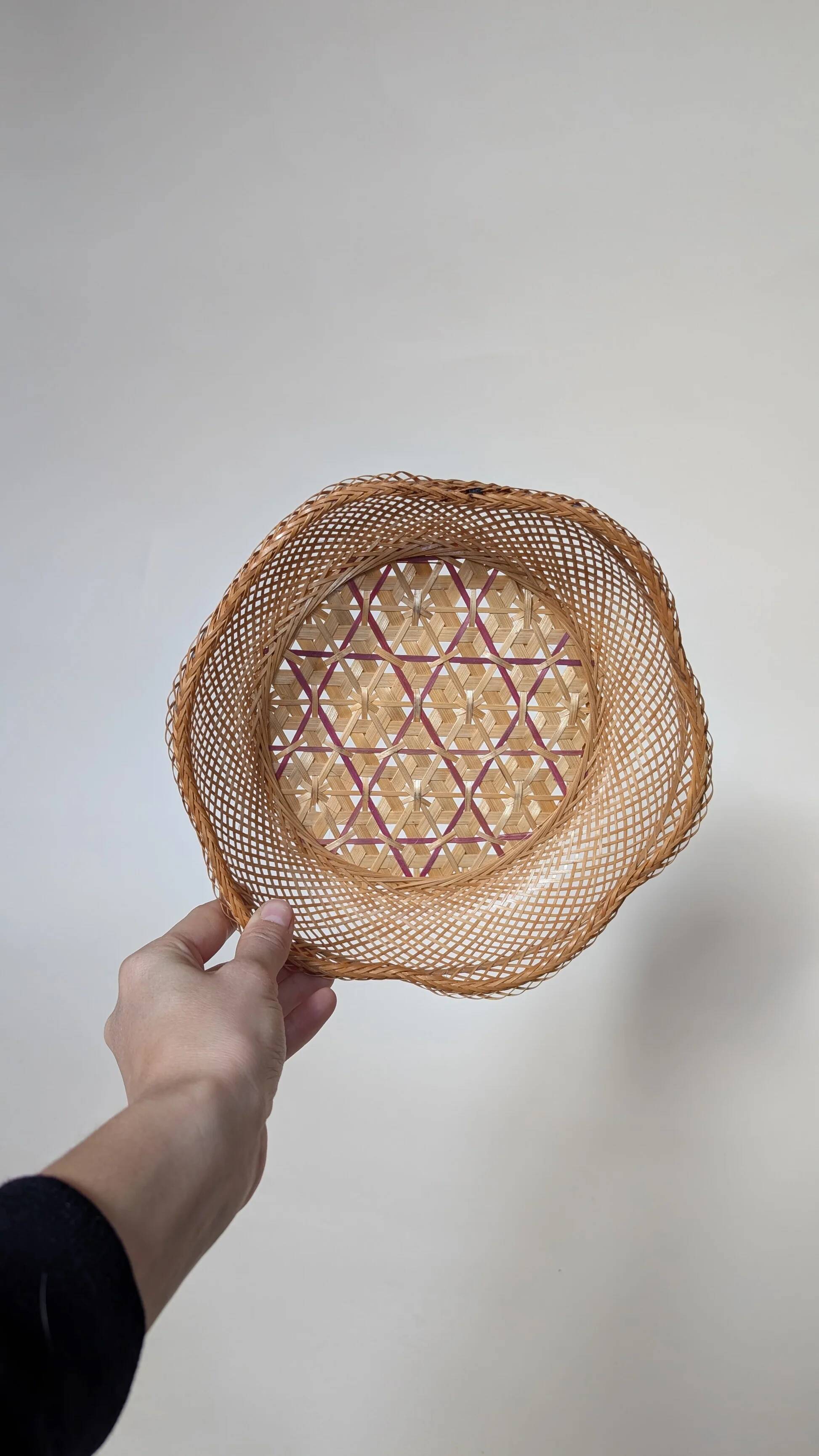 Woven basket made of natural fibre