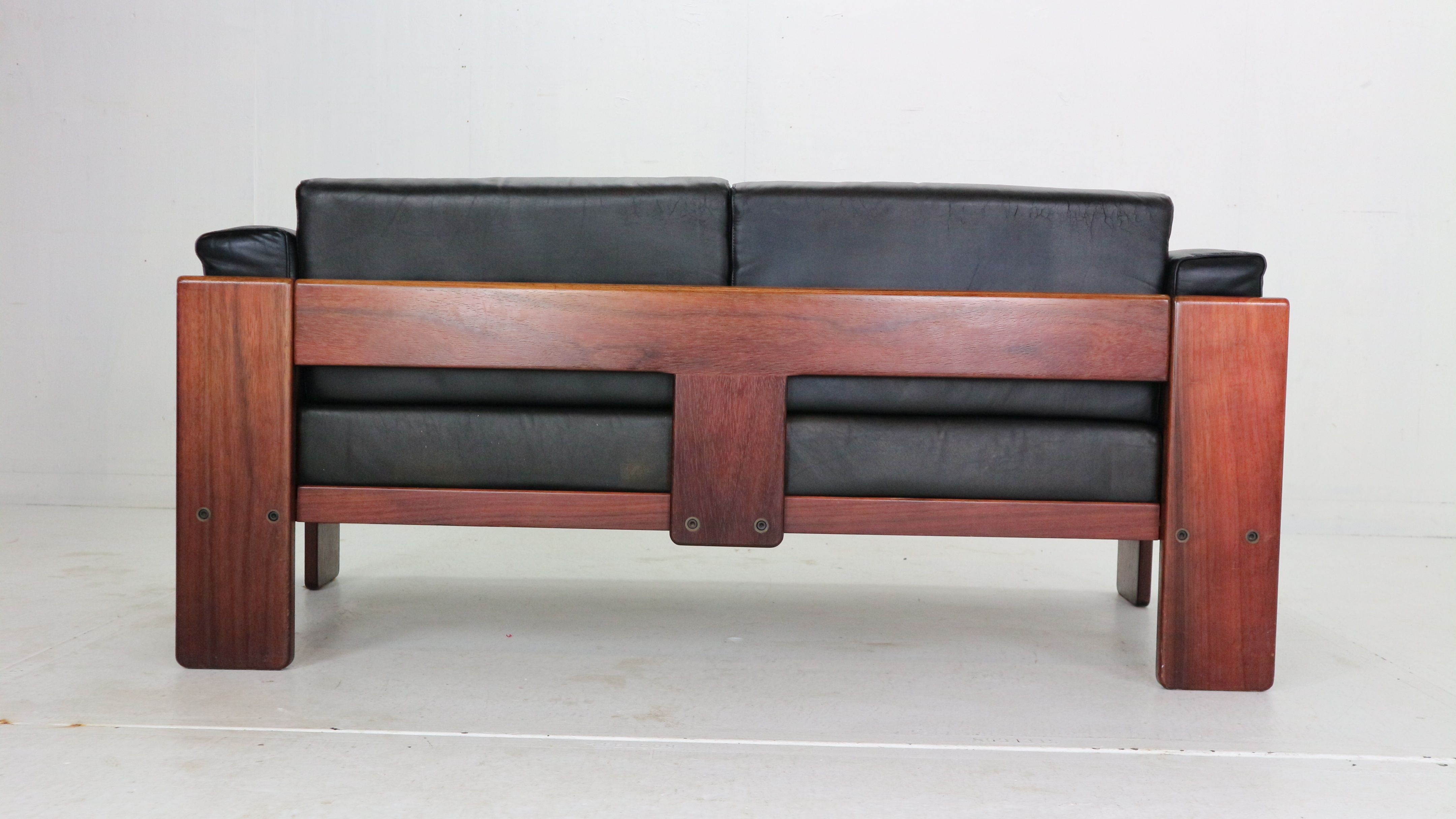 Tobia Scarpa black leather "Bastiano" 2-seater sofa for Knoll, 1960s, Italy