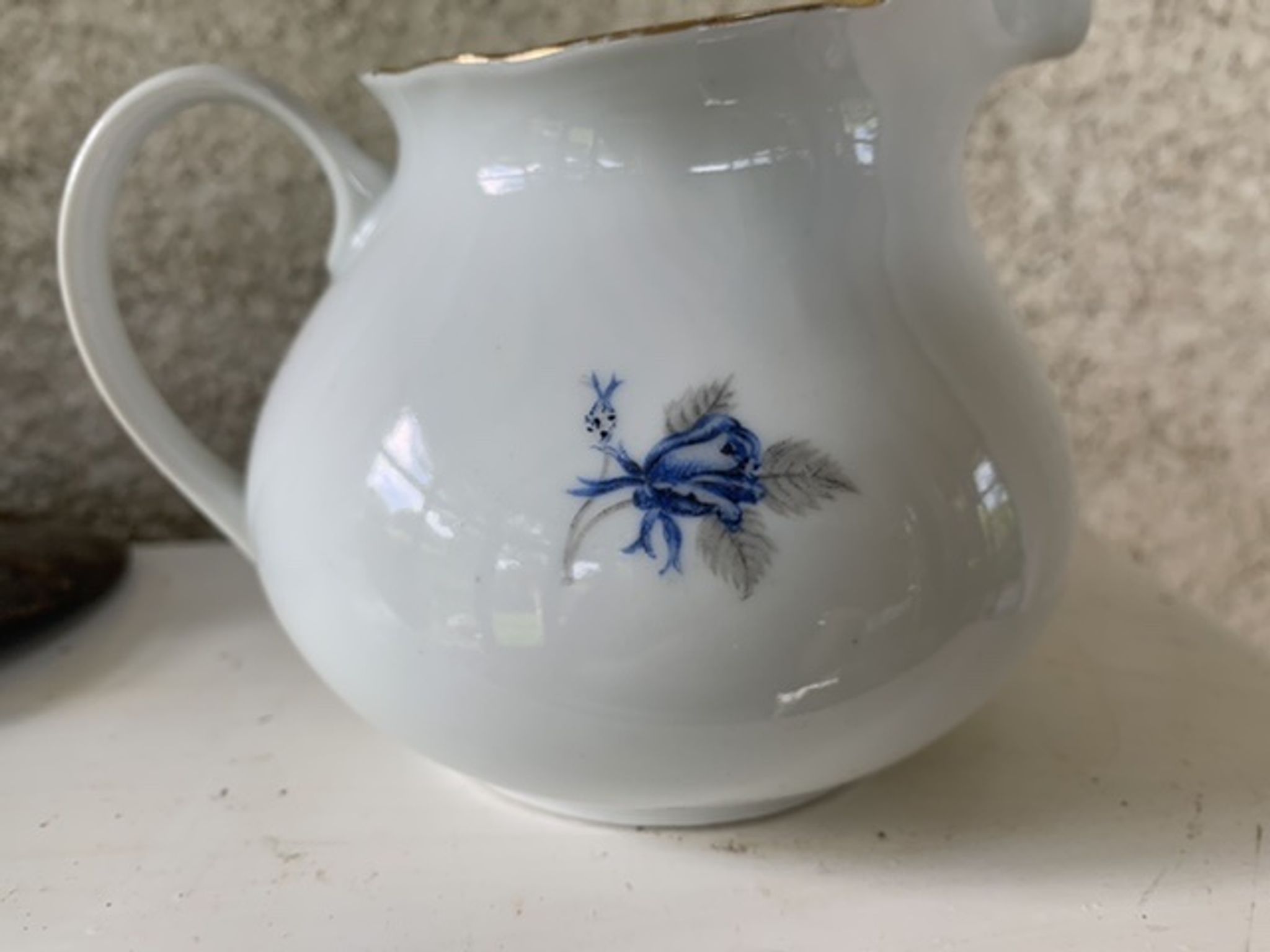 Coffee service in white porcelain pattern pink blue art deco