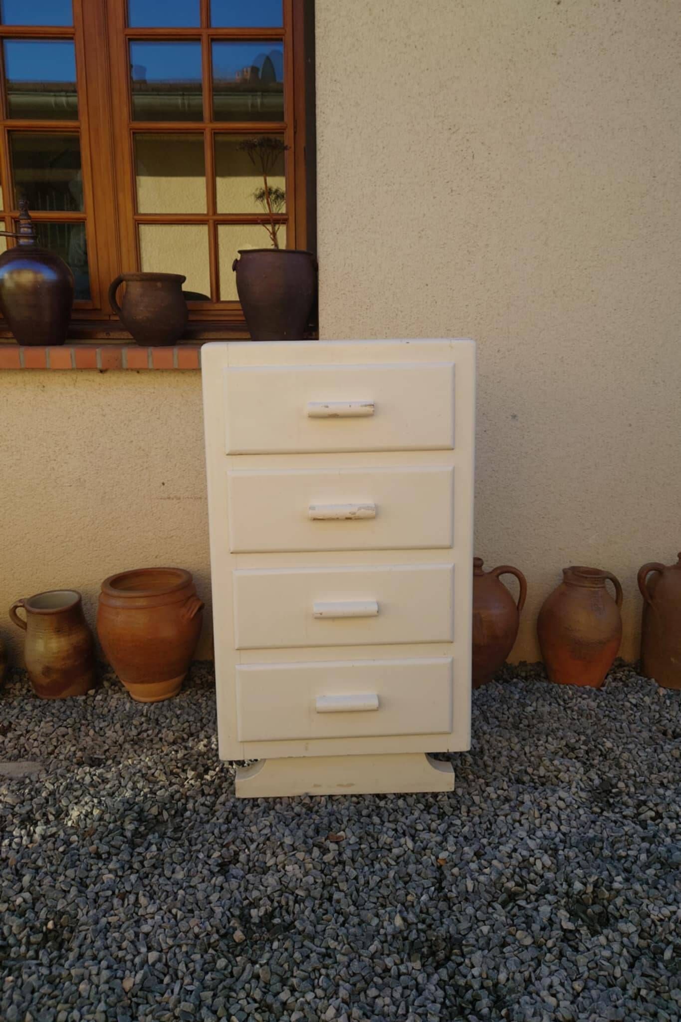 Art Deco chest of drawers in white painted wood with 4 drawers