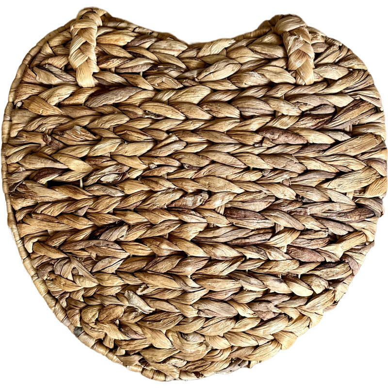 Banana leaf pan in the shape of a vintage heart