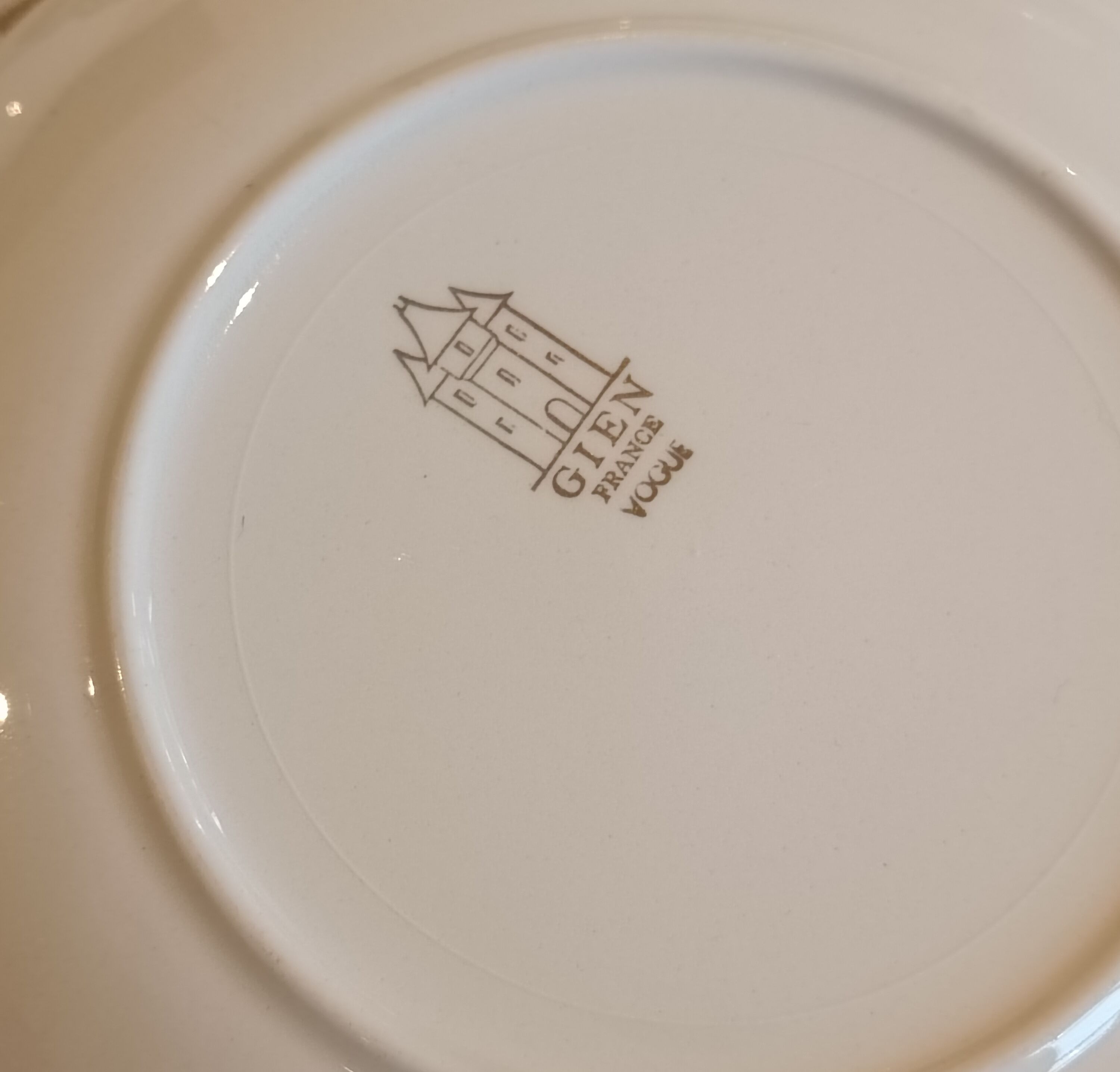 9 dessert plates in Gien earthenware