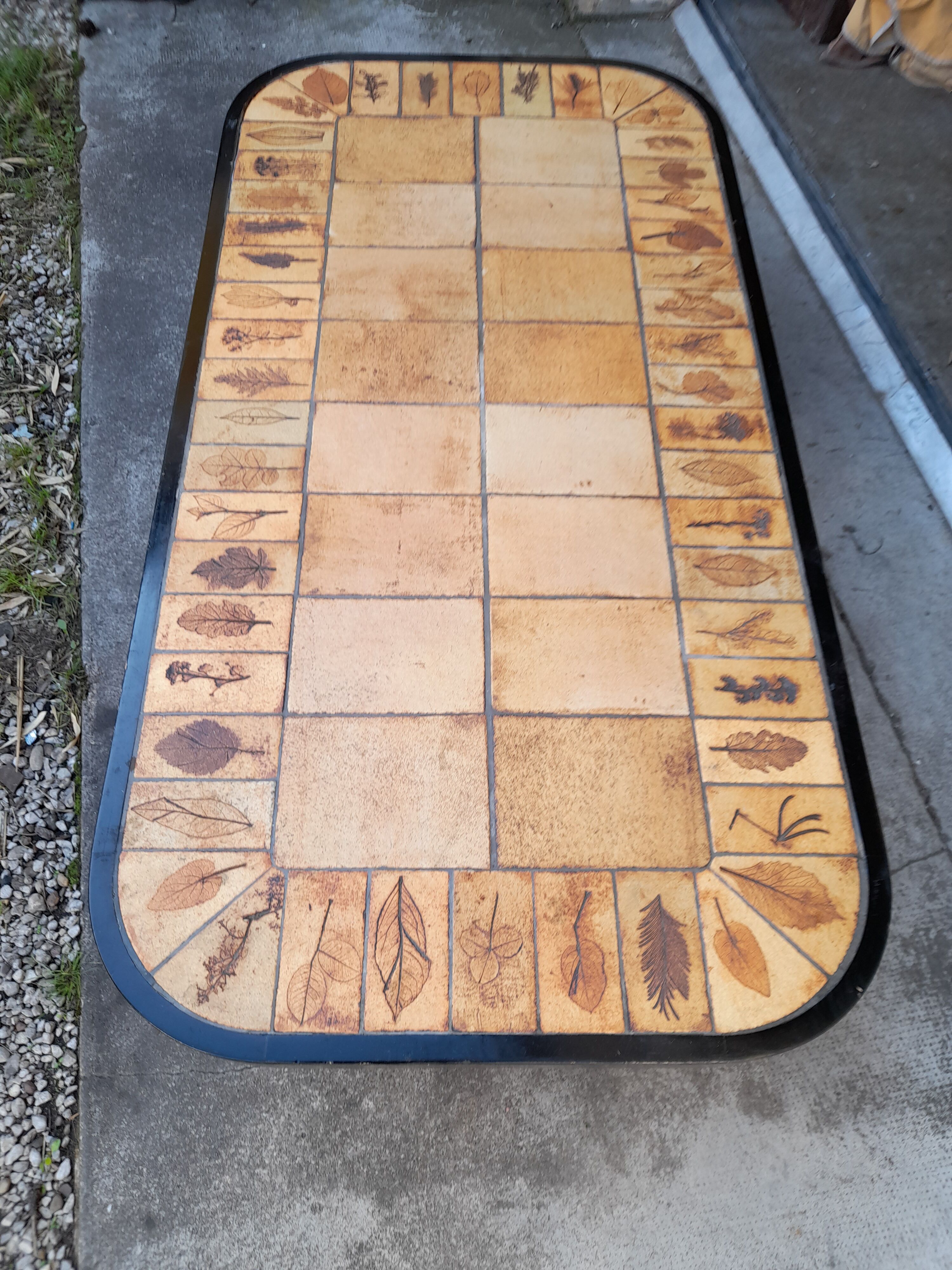 Coffee table signed Roger Capron model Garrigue