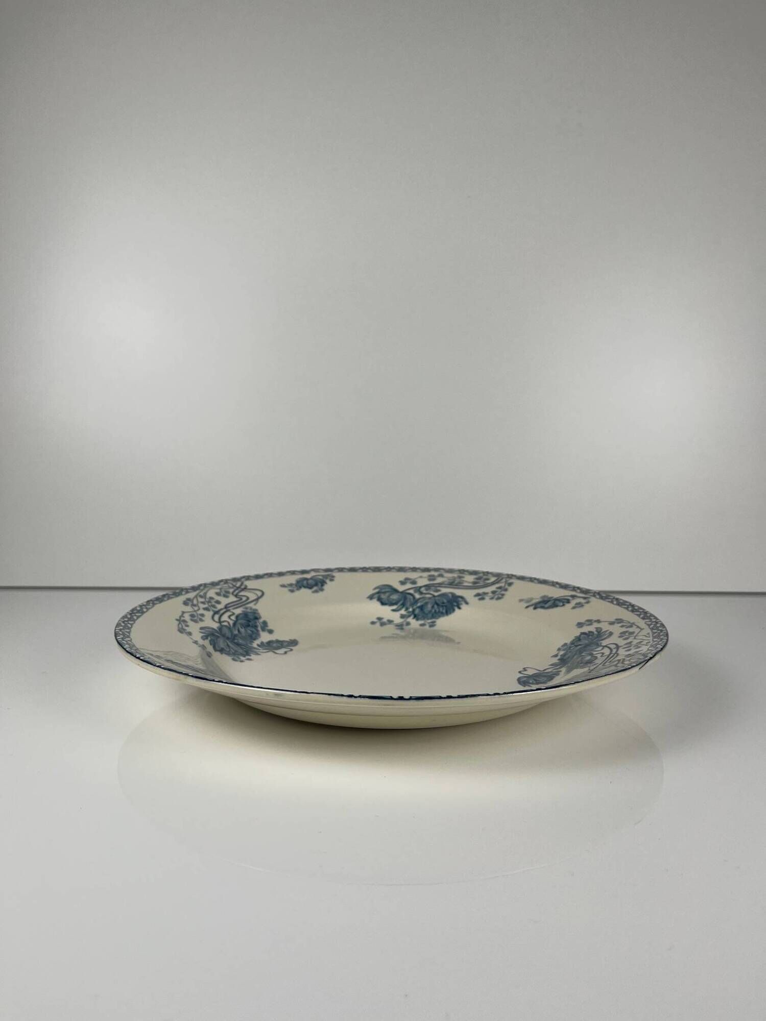 Large round blue "Royat" dish, U&C Sarreguemines, 1879 - 1918.