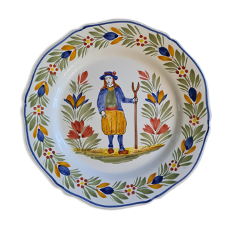 Assiette bretonne hb quimper signée et numérotée paysan à la fourche