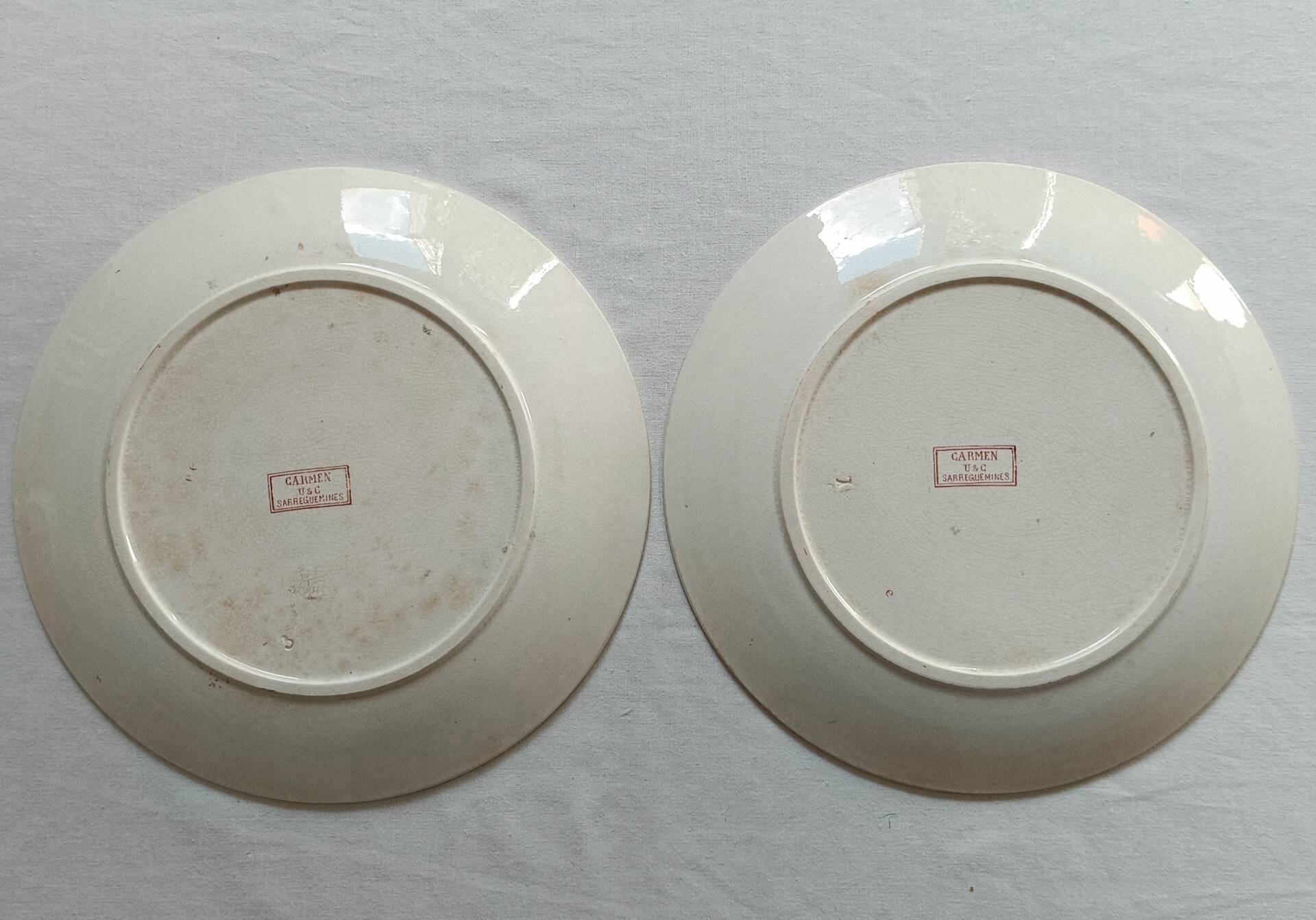 Lot of 2 Antique Plates Sarreguemines Model Carmen Red (Li)