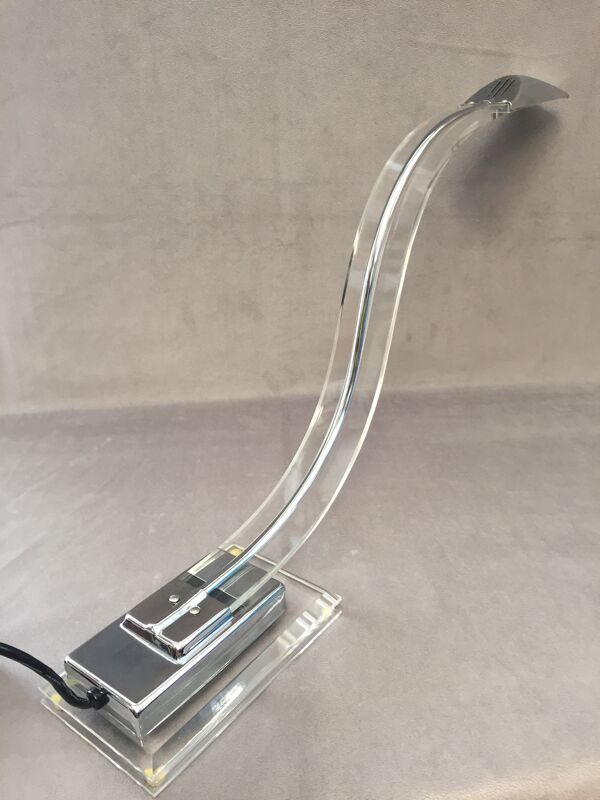 Lampe de bureau Cobra en lucite et métal chromé Italie années 80