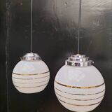 Paire de suspensions opaline