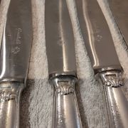 12 silver-plated table knives by Christofle Vendôme, 24.6cm
