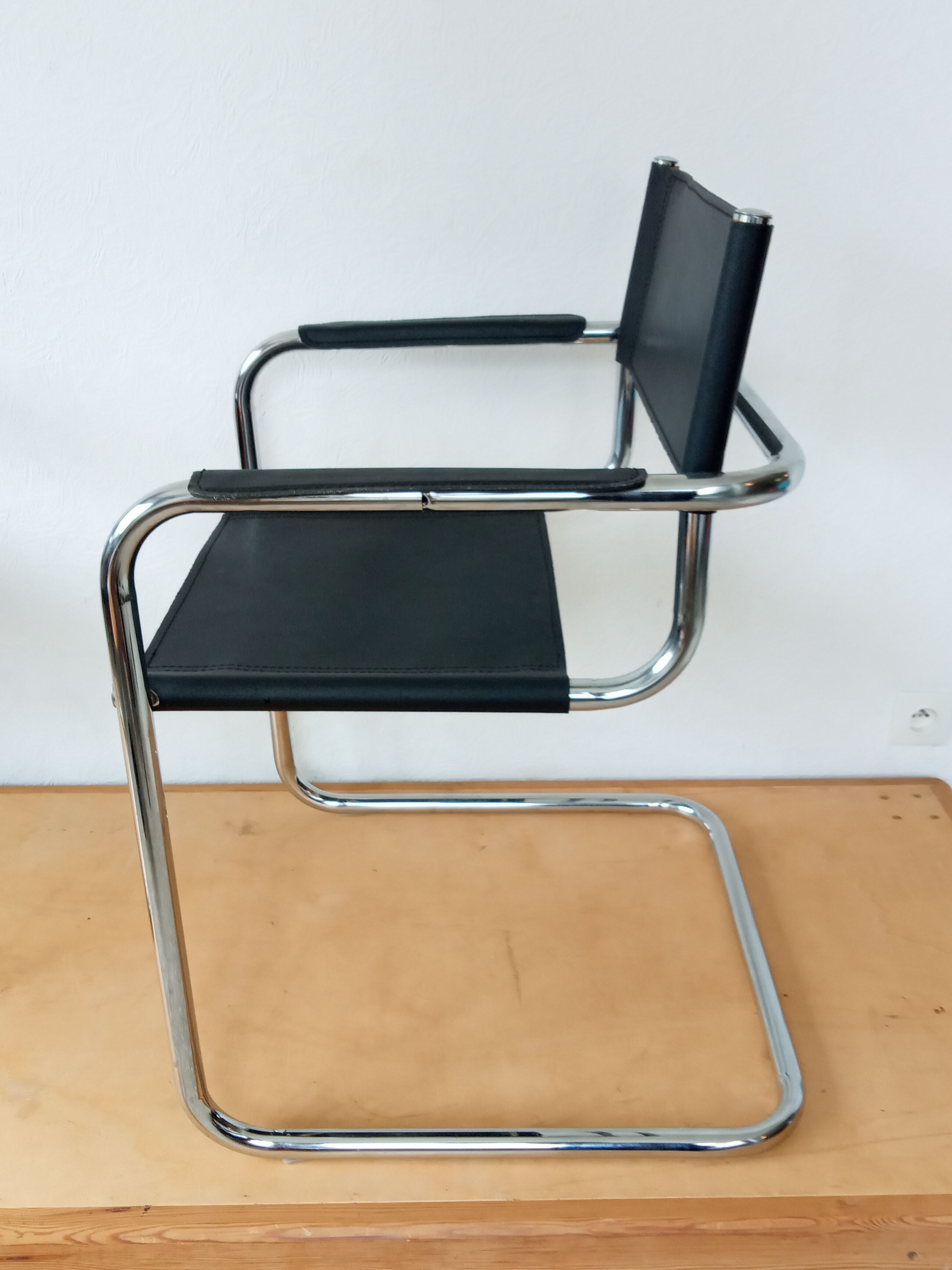 Leather and chrome armchair from the 70s/80s