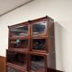 Bibliothèque classique avec globe Wernicke