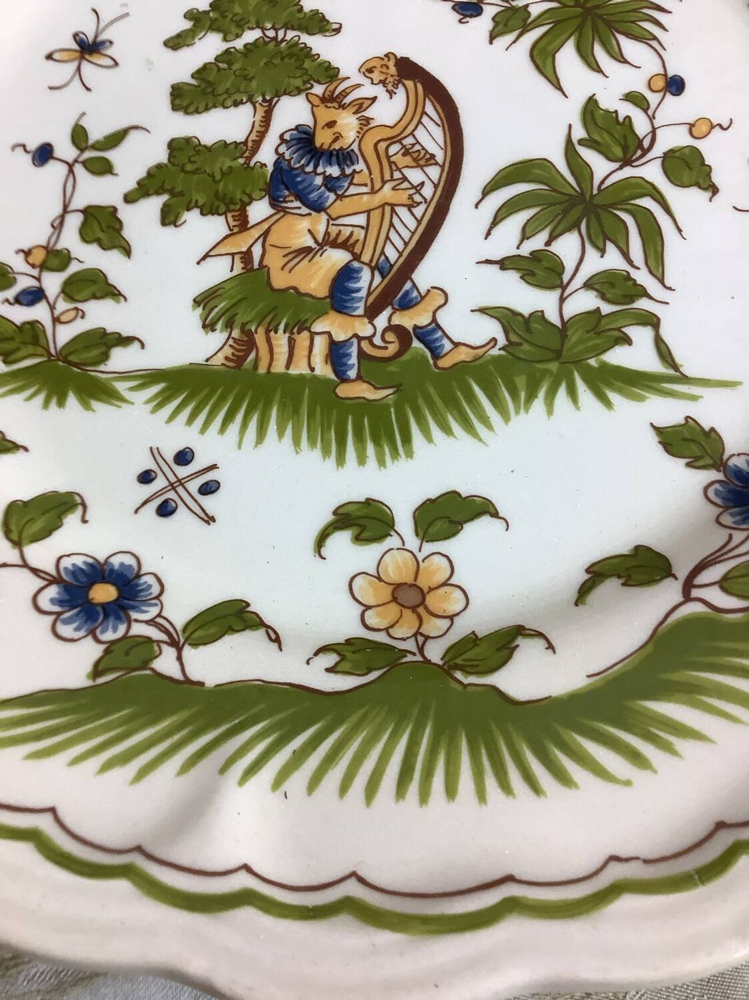 Assiette ancienne décorative Moustiers France