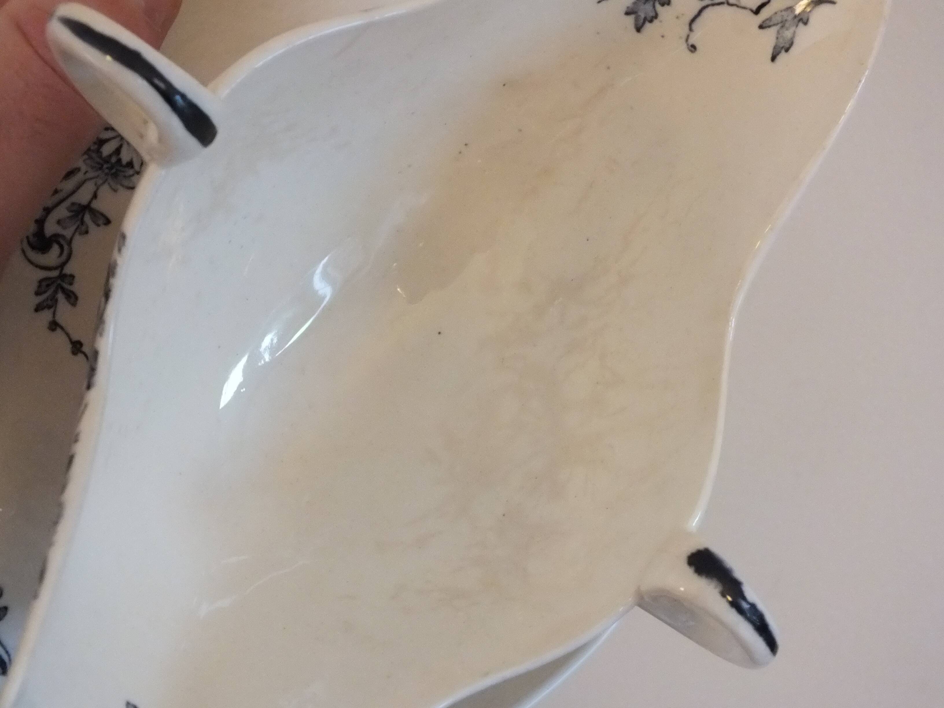 Saucière HB Choisy le Roi modèle Ornements en Terre de Fer