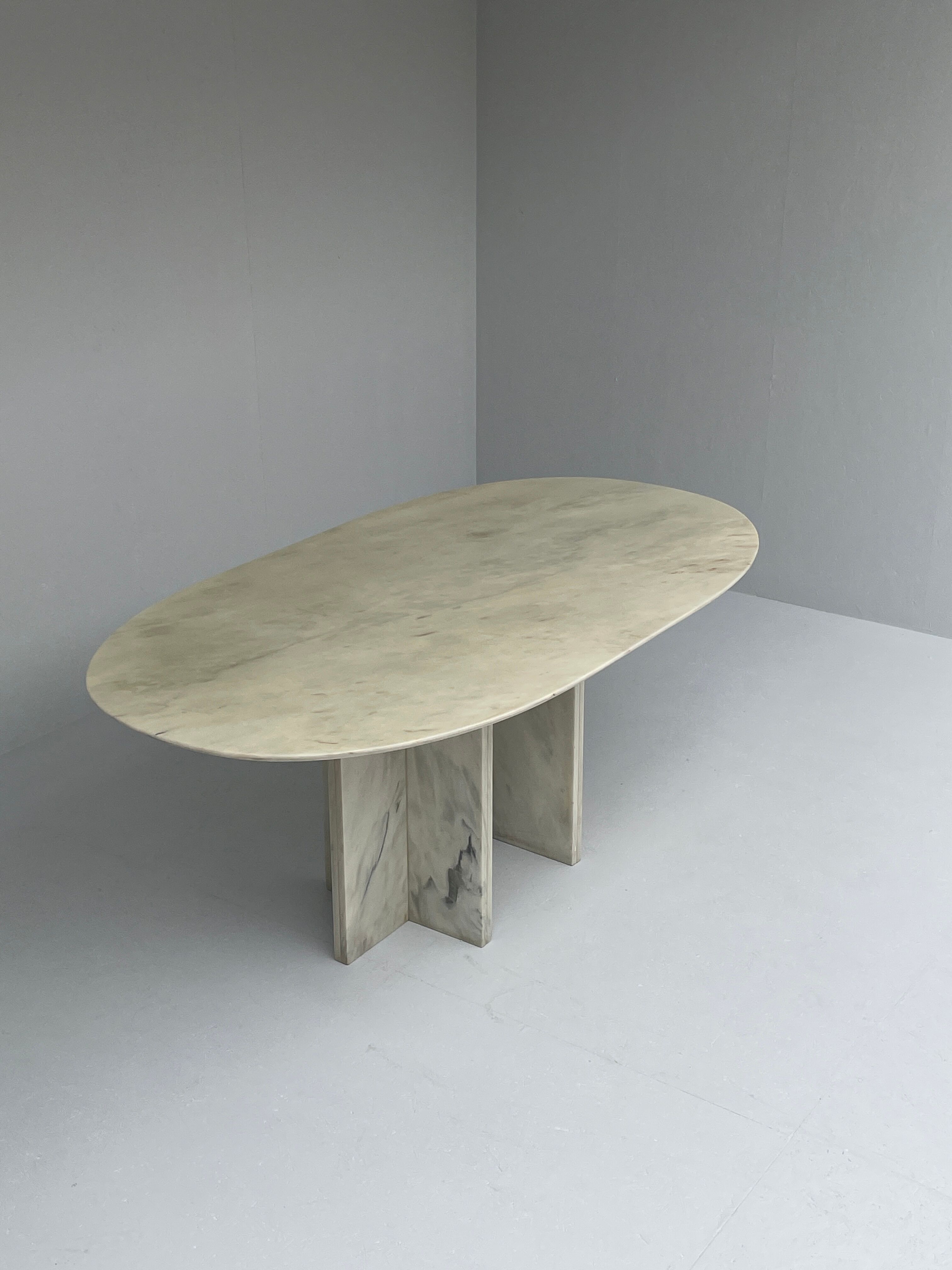 Table à manger en marbre blanc