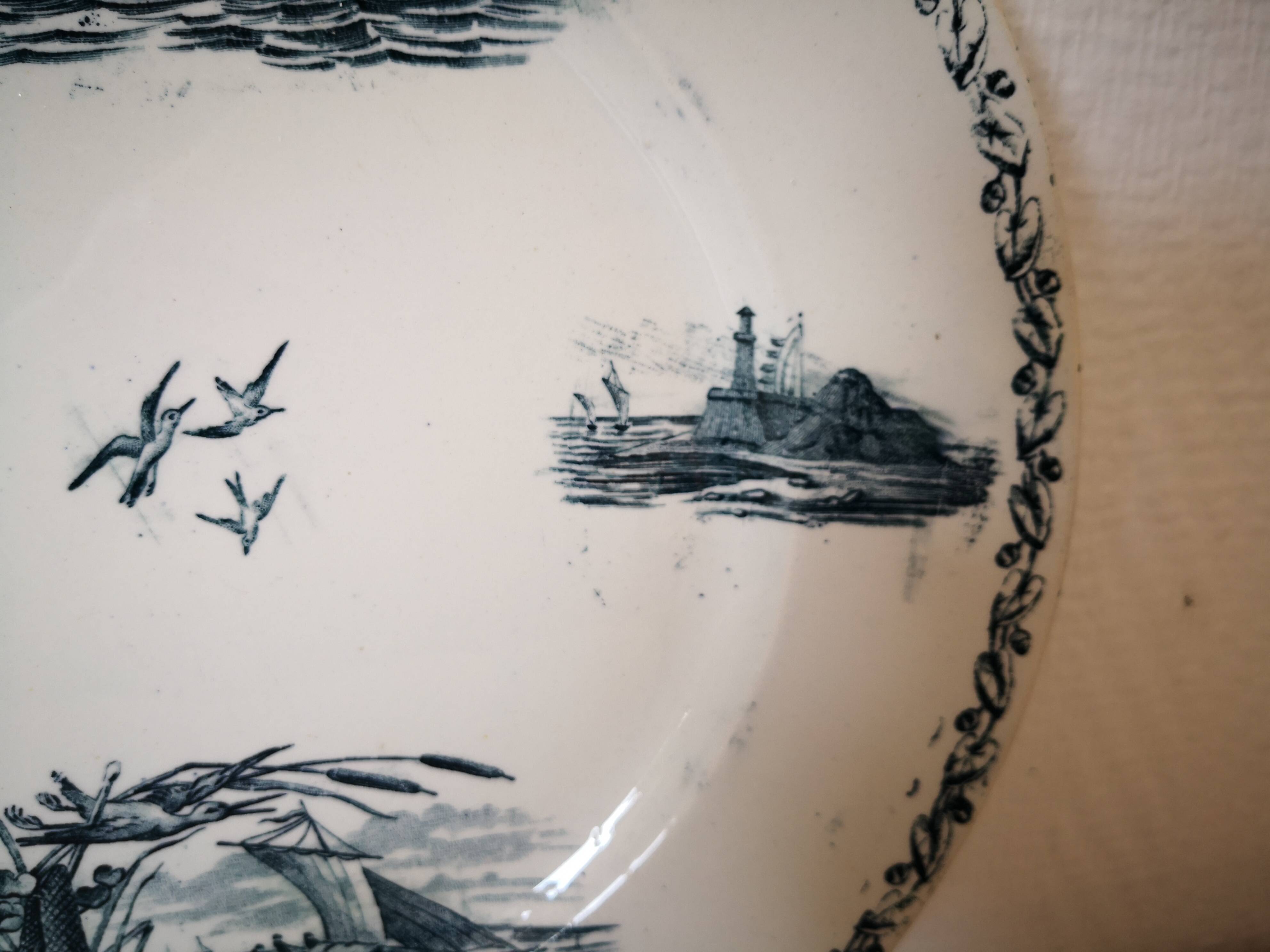 Round serving dish, ironstone, Creil and Monterau, white and navy blue