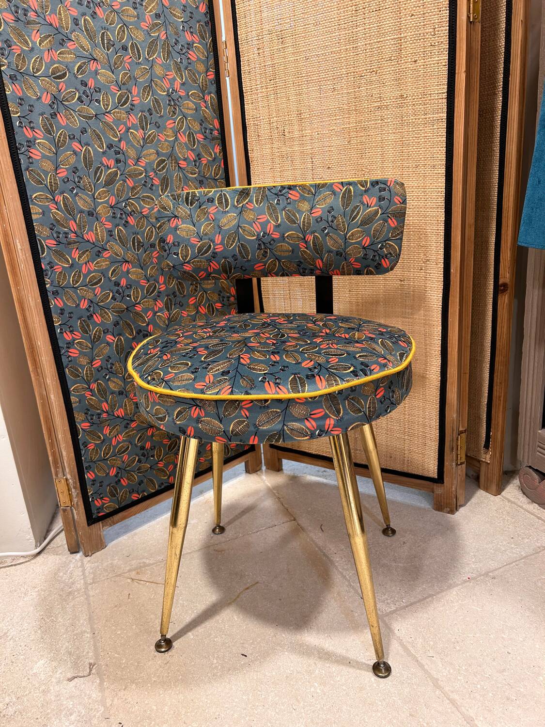Retro dressing chair