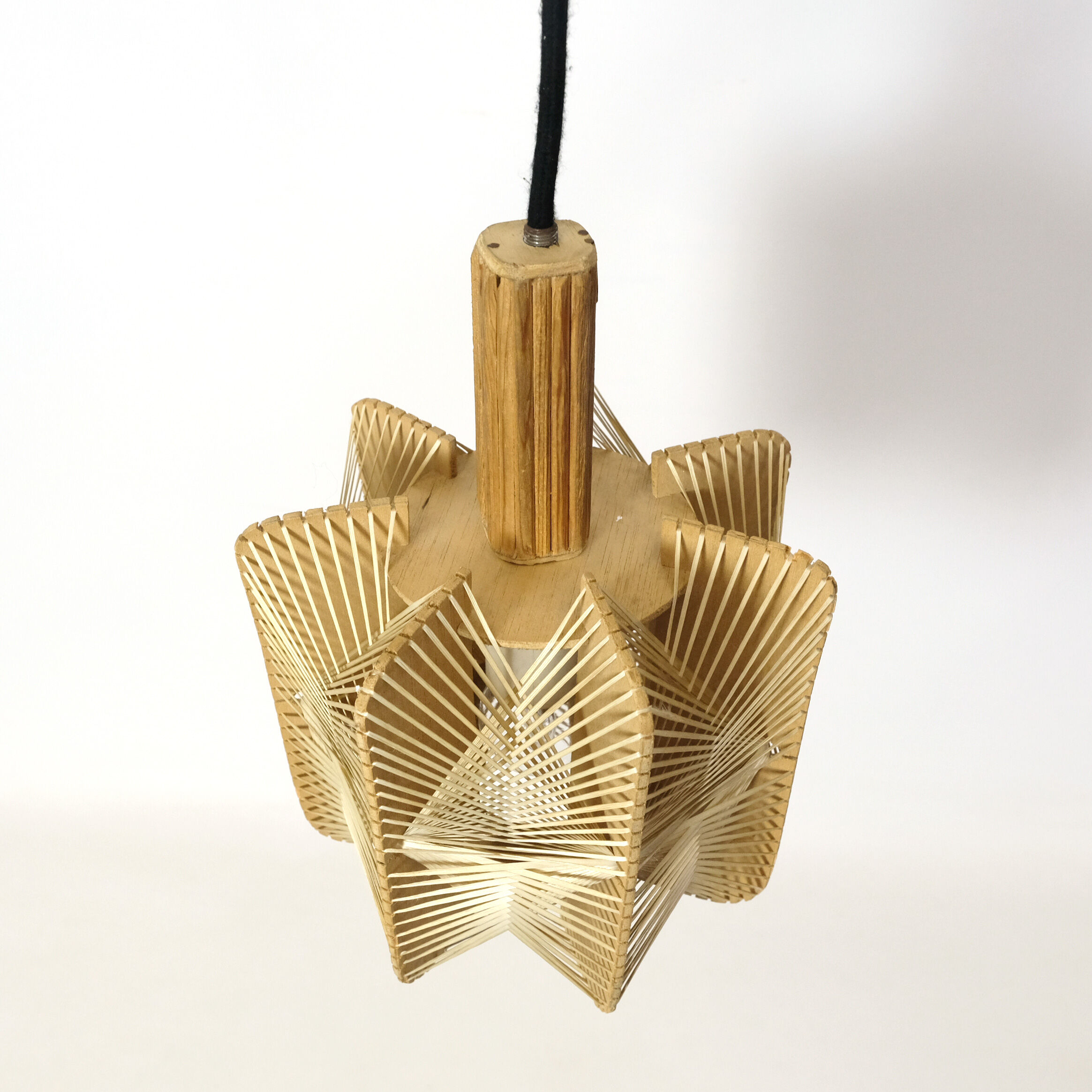 Hanging lamp in wood and threads of the 70