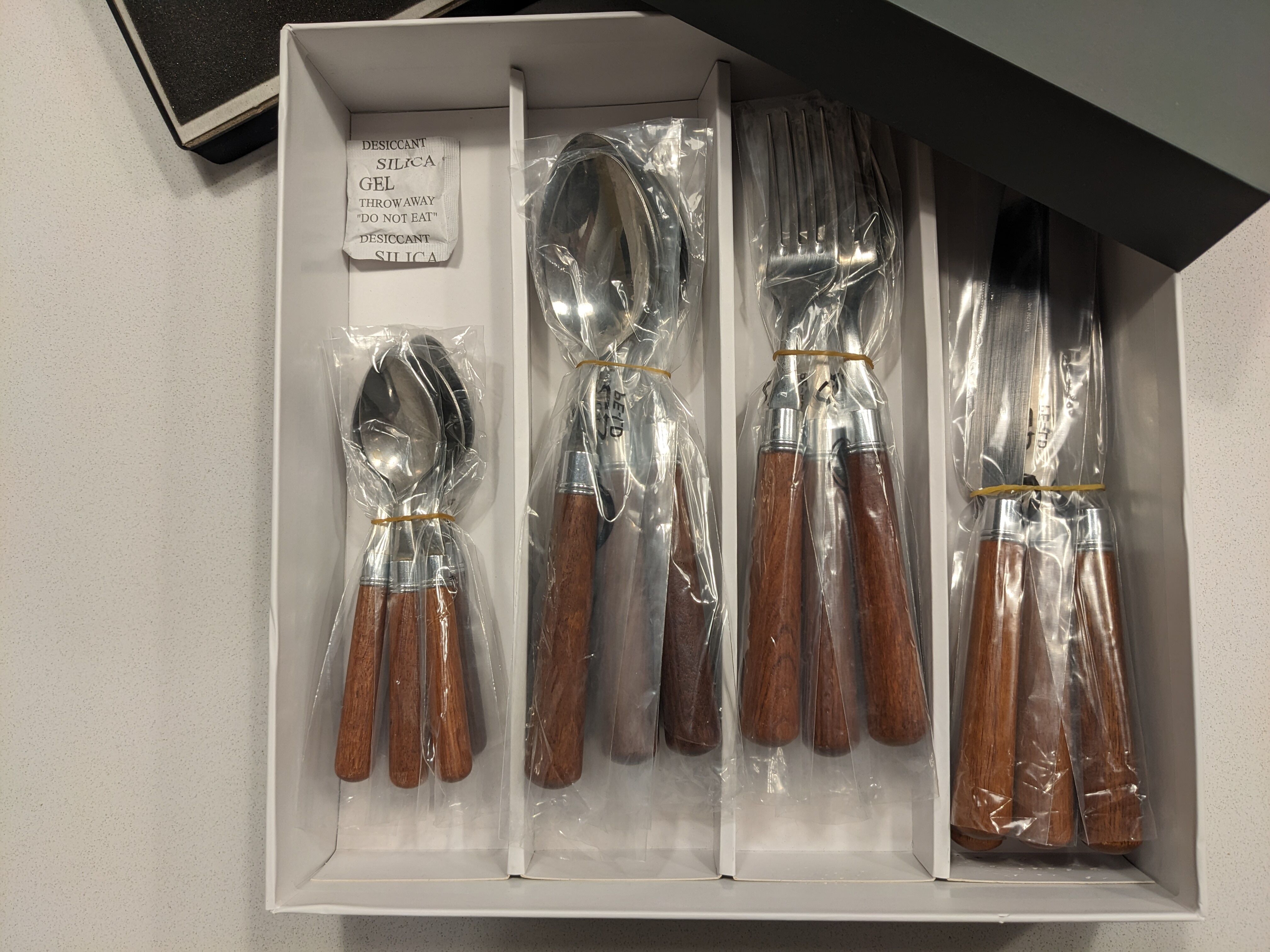 Housewife 24 cutlery stainless steel wooden sleeves Guy Degrenne