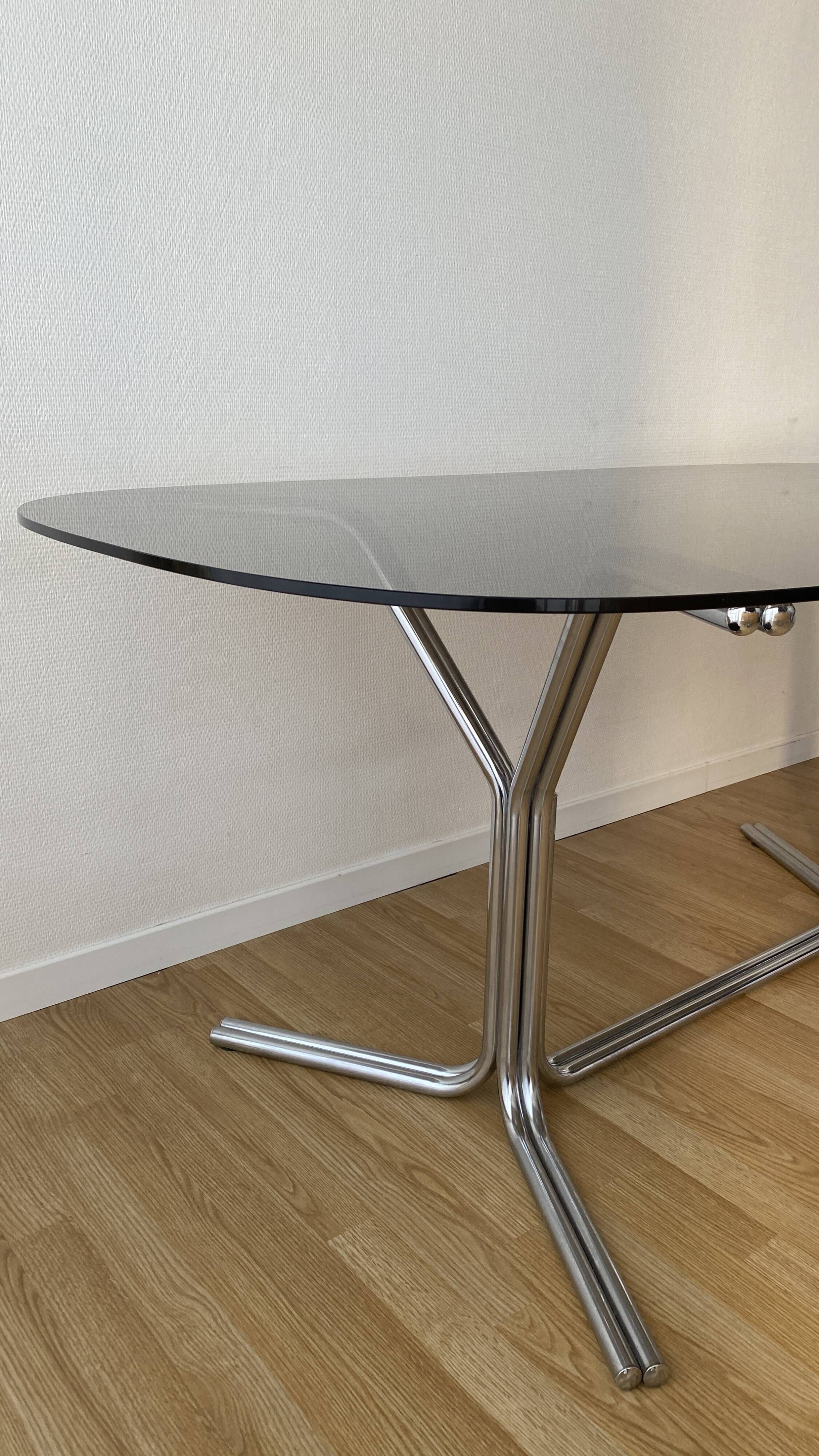 70s oval dining table in glass and chrome