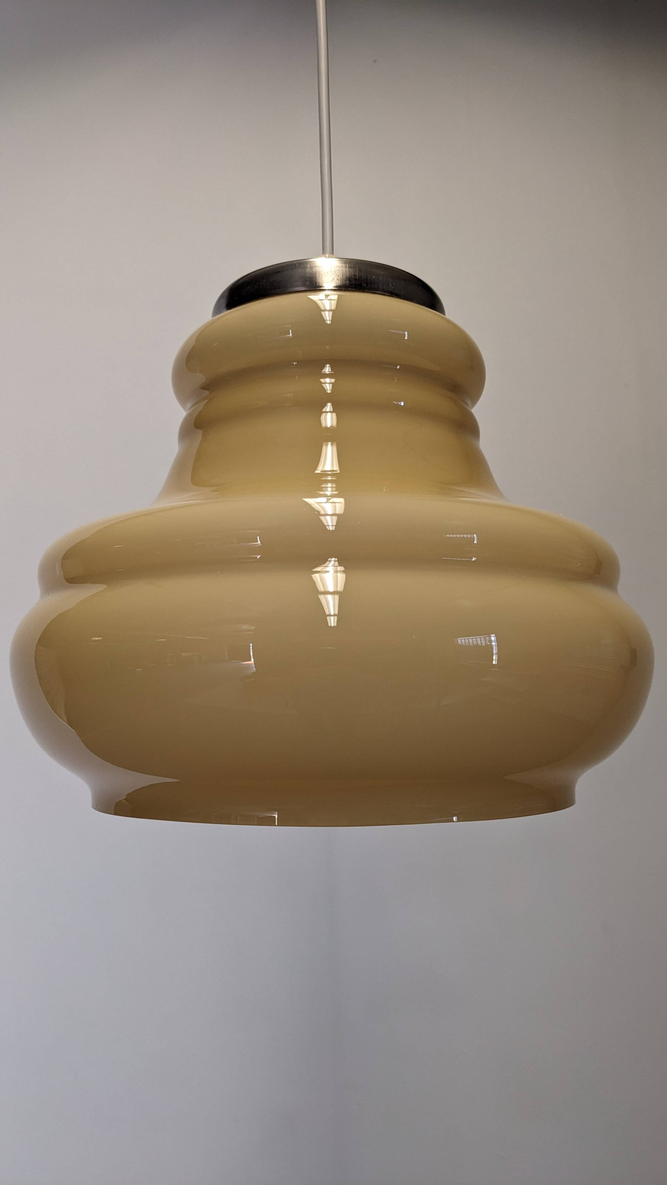Suspension in caramel opaline, France around 1960.