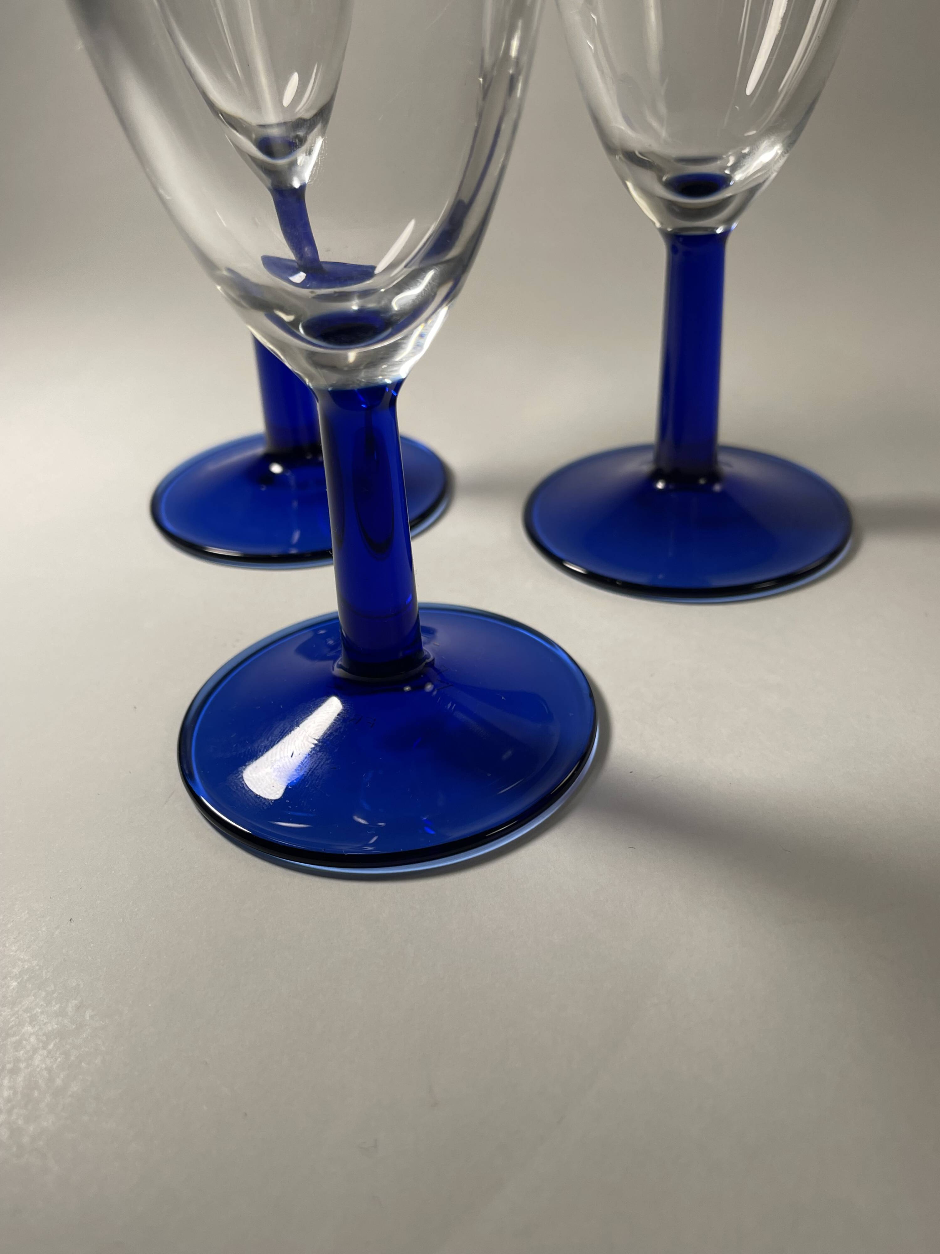 Set of 9 blue stemmed glasses (3 balloon wine glasses, 3 flutes, 3 cocktail)